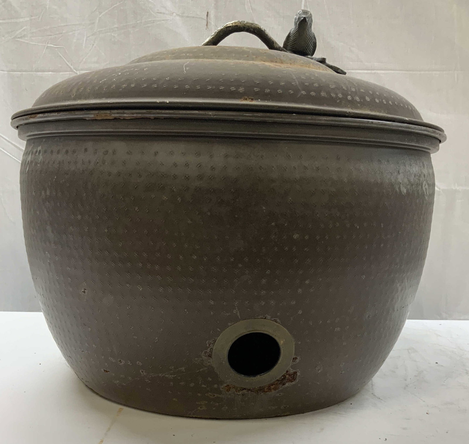 BIRDROCK HOME hammered hose pot with lid: BIRDROCK HOME hammered hose pot with lid. Designed to keep outdoor spaces neat, it hides unsightly garden hoses while protecting them from outside debris. Features a traditional hand hammered