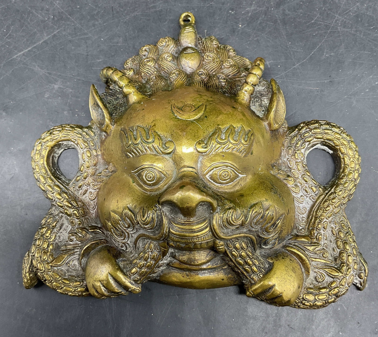 Vtg Gilt Bronze Kirtimukha Wall Hanging Mask: Vintage gilt bronze Kirtimukha wall hanging mask. A protective threshold guardian originating from traditional Indian, Hindu, and Himalayan iconography. Referred to as Face Of Glory and Chhepu.