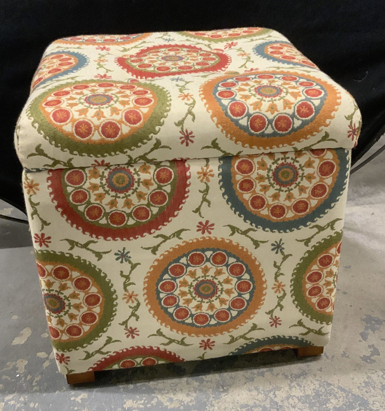 Yujia Arts&Craft Boho-Style Floral Fabric Ottoman: Yujia Art & Craft Co Ltd. Bohemian-Style Fabric Storage Ottoman. Colorful floral medallion patterns on cream background. Condition consistent with age and exposure. Measures app 17.5in H x 17in L x