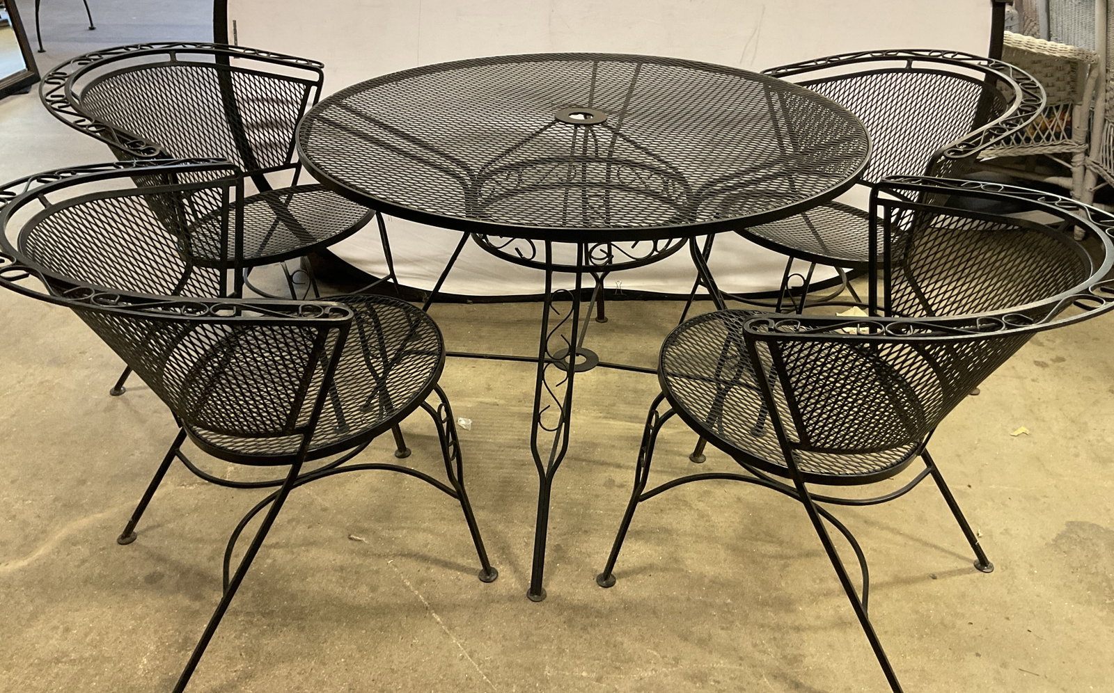5pc Vtg Black Wrought Iron Patio Dining Set (1 of 12)
