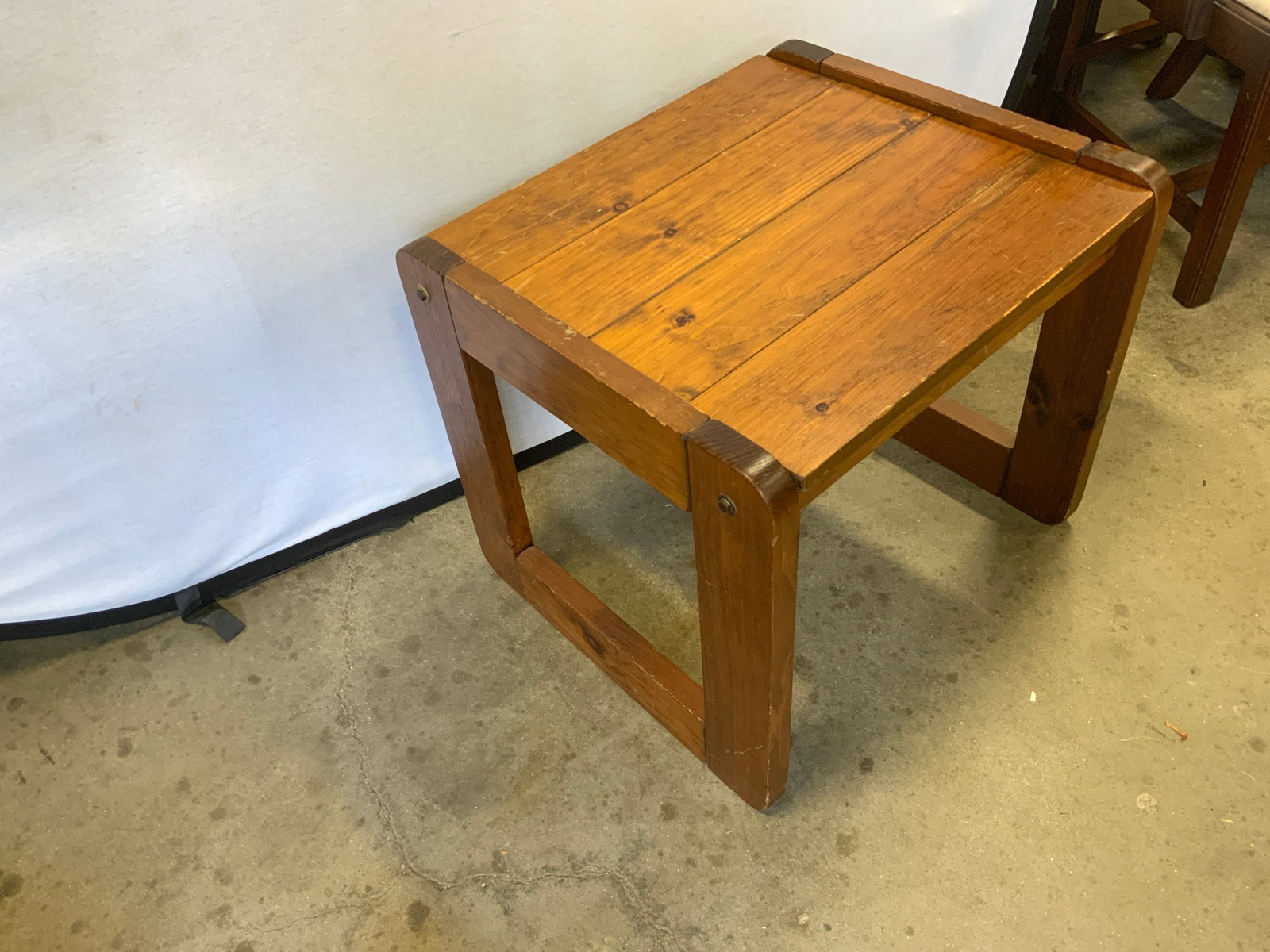 Vtg Mid-Century Brutalist Pine Side Table - 2