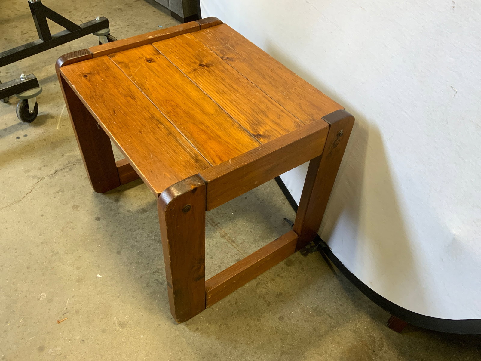 Vtg Mid-Century Brutalist Pine Side Table - 3