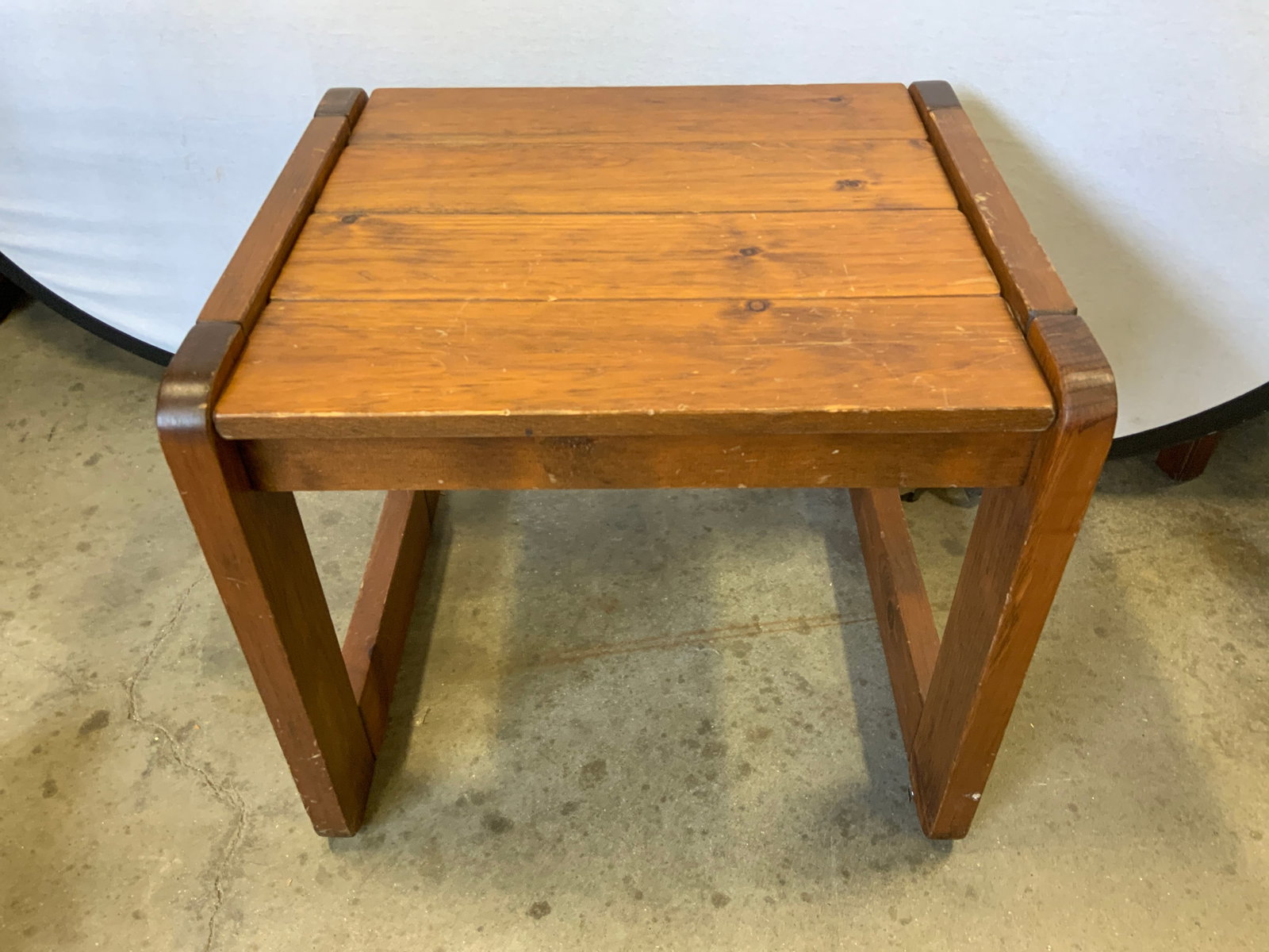 Vtg Mid-Century Brutalist Pine Side Table - 4