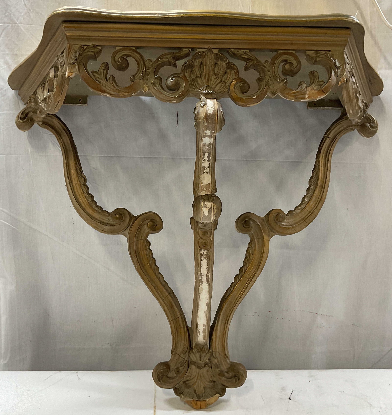 Antique wooden wall bracket shelf. (1 of 9)