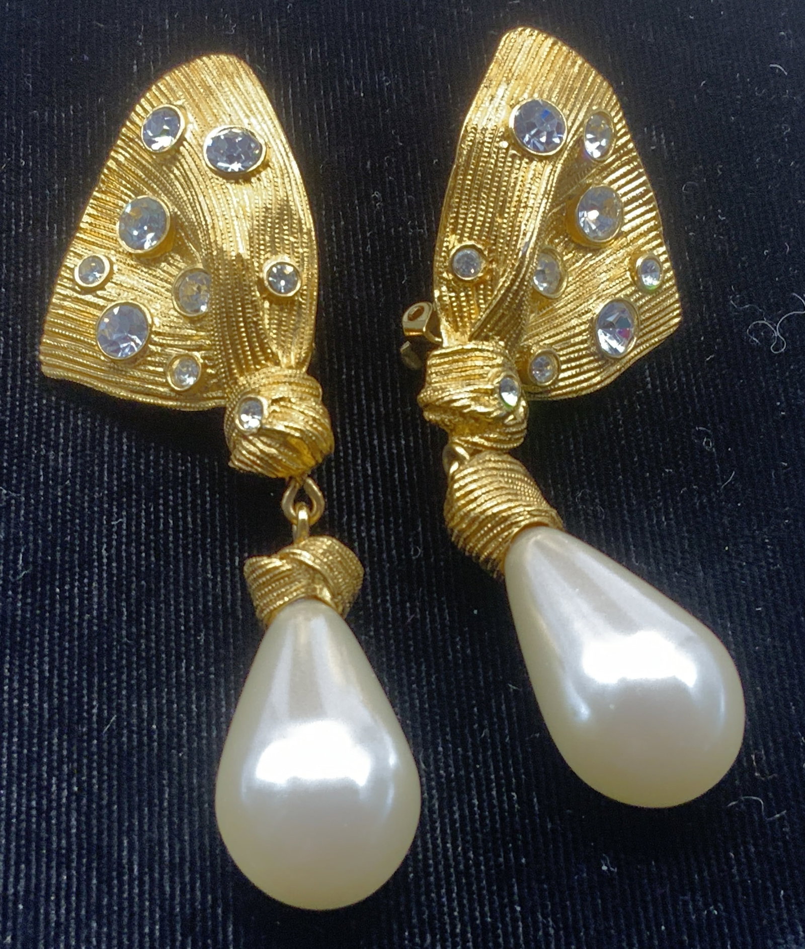 Vtg Signed Marvella Gold-Toned Earrings (1 of 6)