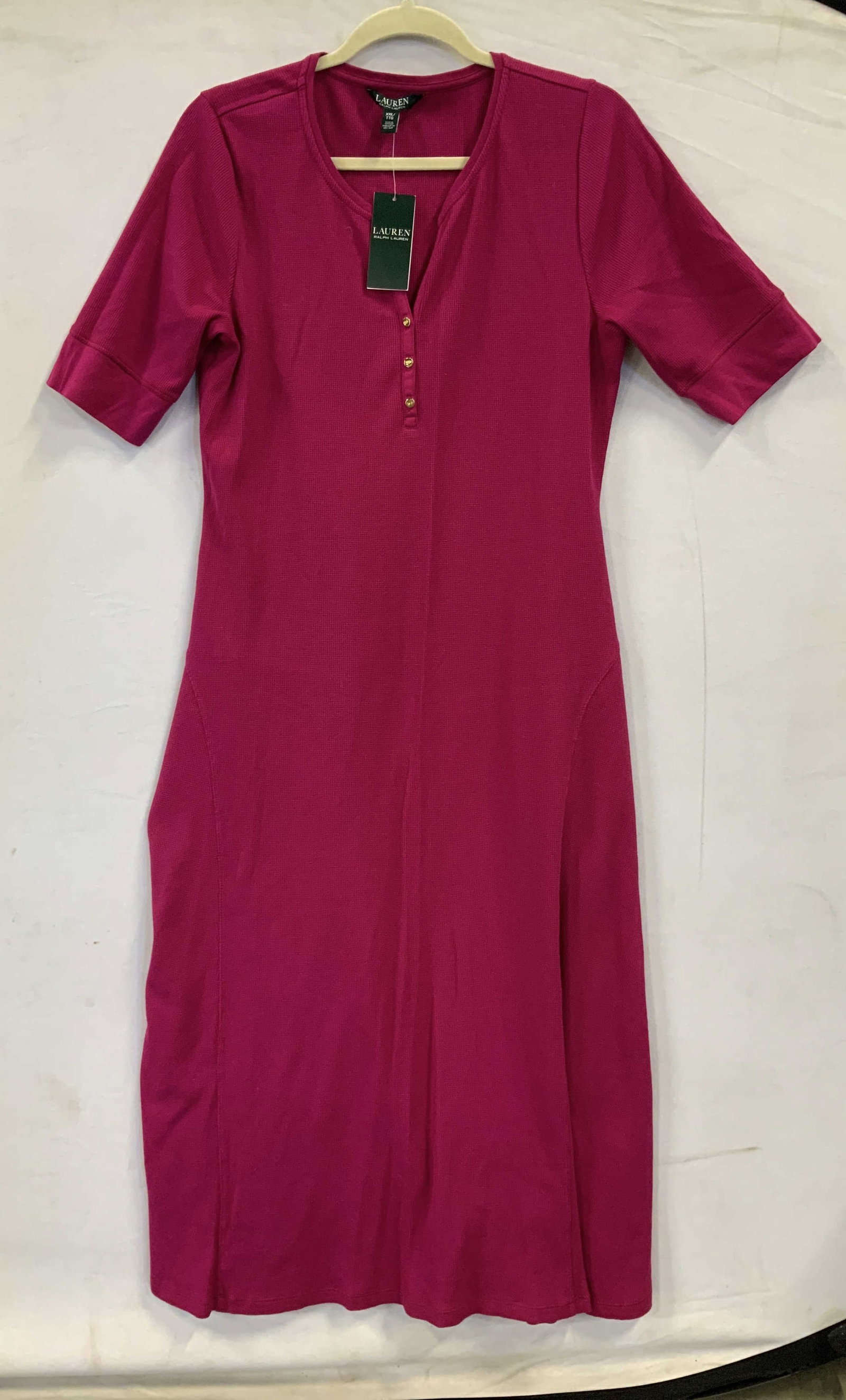 Ralph Lauren short sleeve henley midi dress. NWT: Ralph Lauren short sleeve fuchsia Henley midi dress. New With Tags. Crafted from a waffle knit material in size XXL, making it perfect for casual wear. Features a traditional Henley style partial butt