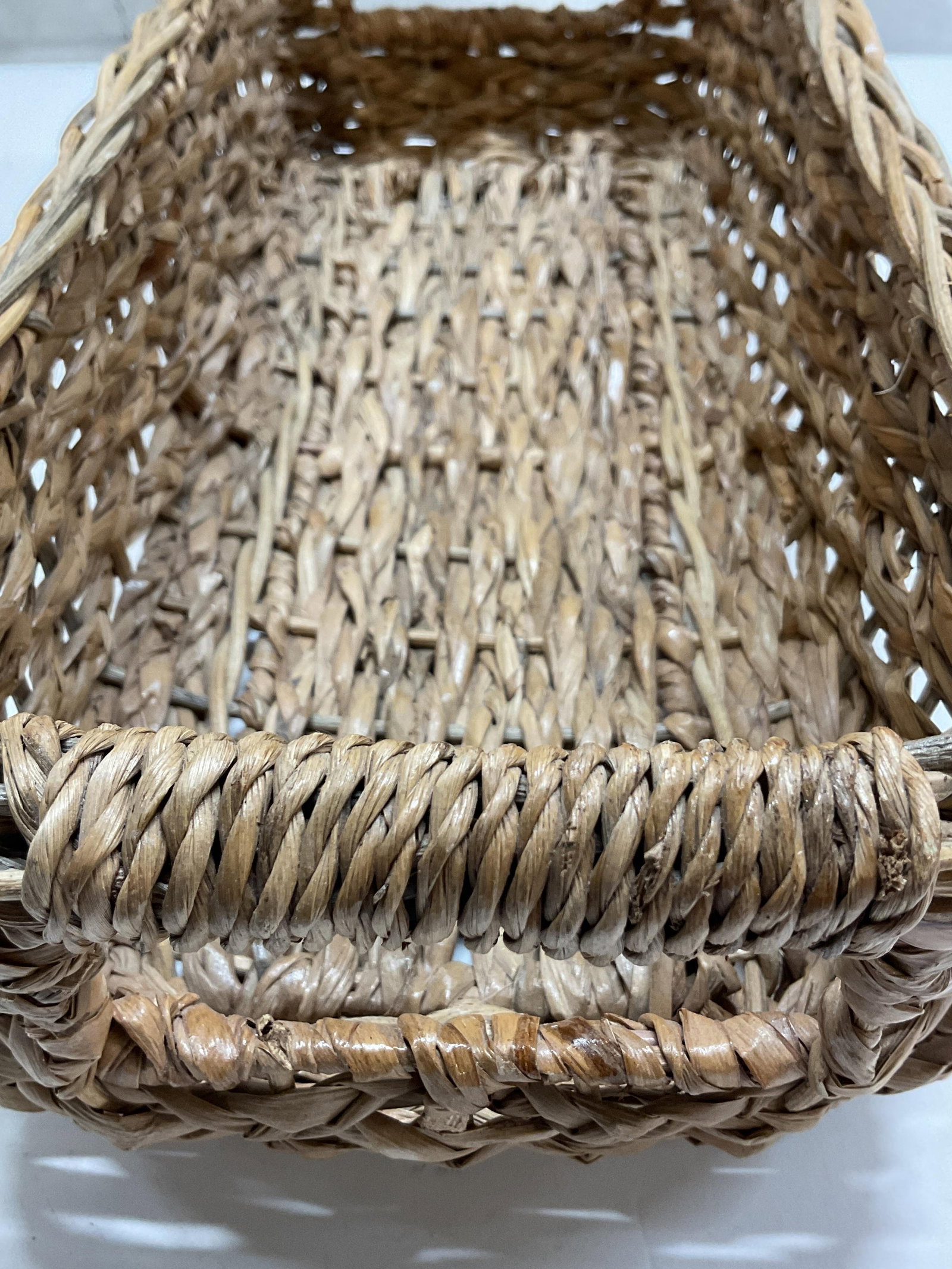 Vtg Rectangular Woven Basket W Decorative Apples - 6
