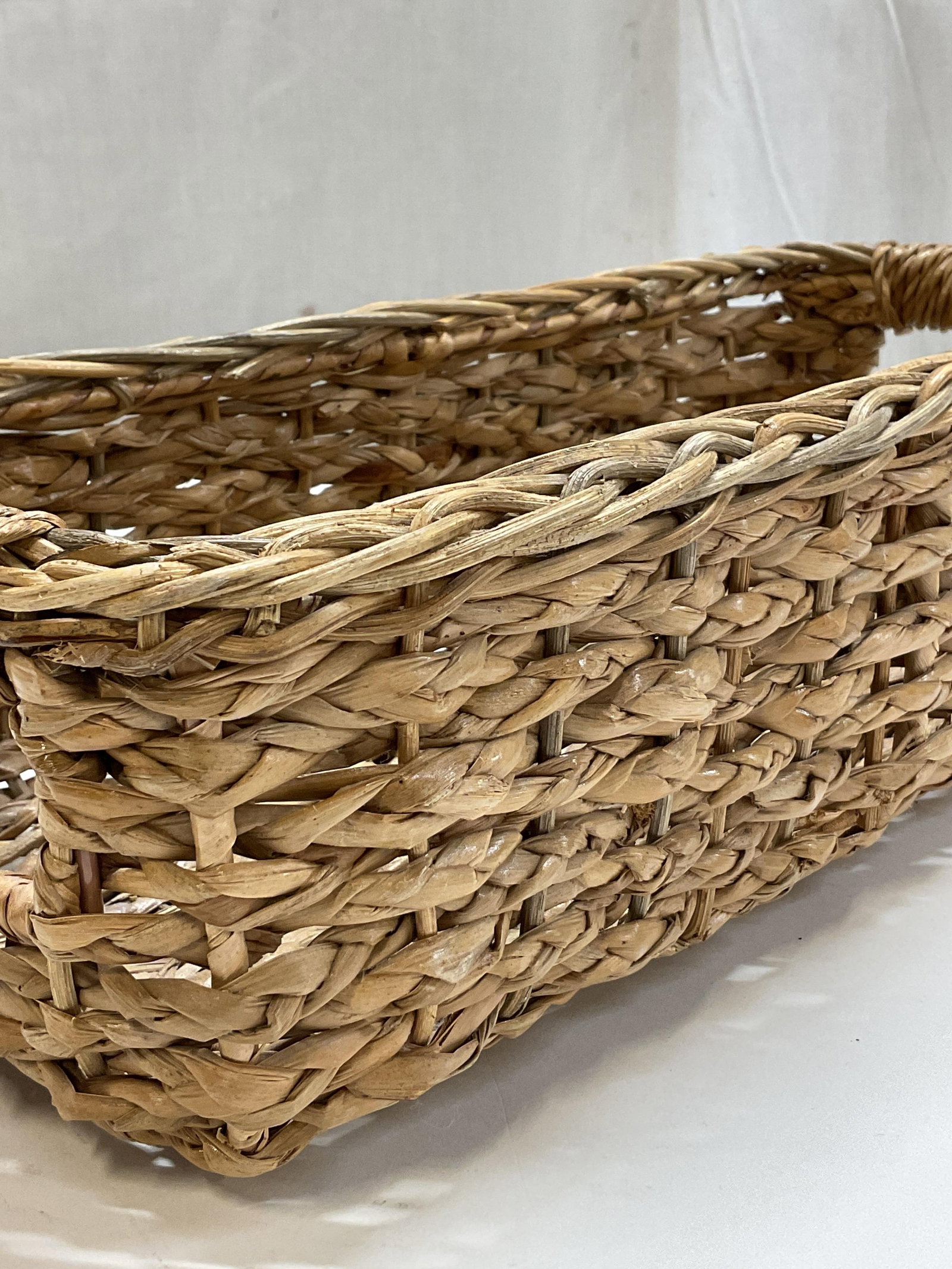Vtg Rectangular Woven Basket W Decorative Apples - 7