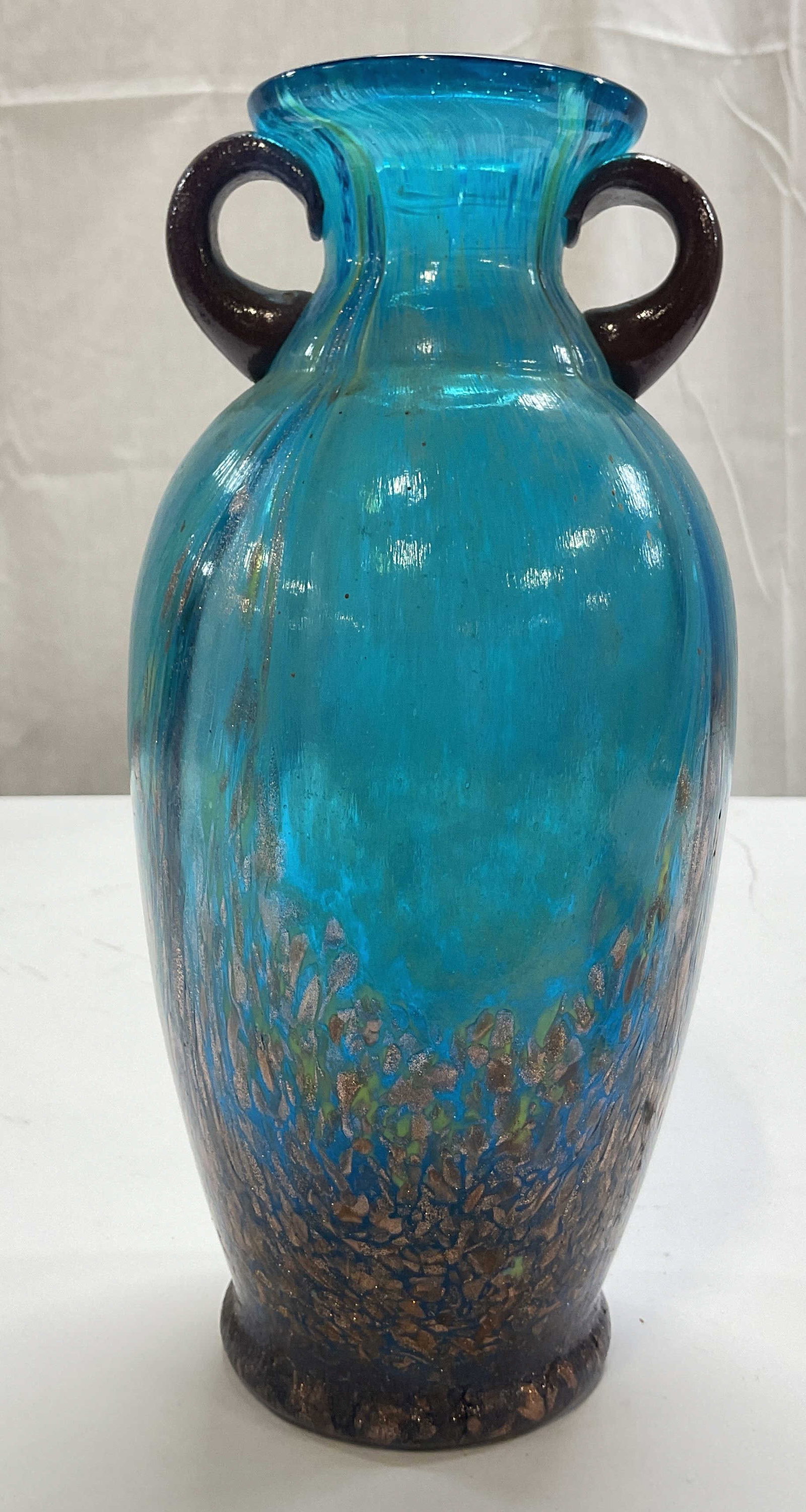 Dale Tiffany Blue&CopperTnd Amphora Art Glass Vase: Dale Tiffany Favrile Milano blue and copper toned hand blown amphora art glass vase. Round base and bulbous body. Wide rim and applied dark handles. Blue with streaks of green. Shimmer copper toned