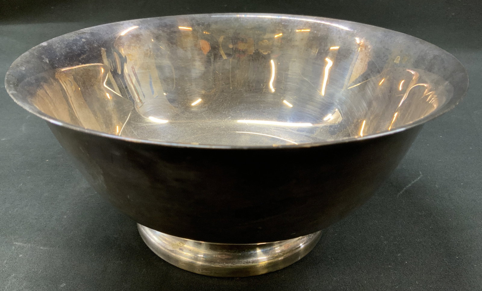 Vtg FB Rogers Paul Revere Silver Plated 8 Bowl: Vintage silver plated footed bowl produced by the F.B Rogers Silver Company. Modeled after Paul Revere 8 bowl reproduction silhouette. Condition consistent with age and exposure. Patina. Measures appr