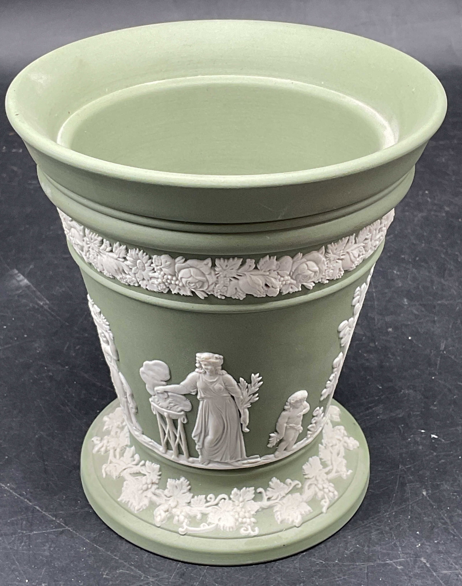 Vtg Wedgwood Green Jasperware Vase England (1 of 6)