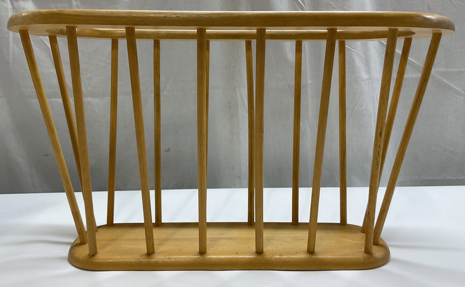 Vtg Wooden Spindle Magazine Rack Thailand (1 of 7)