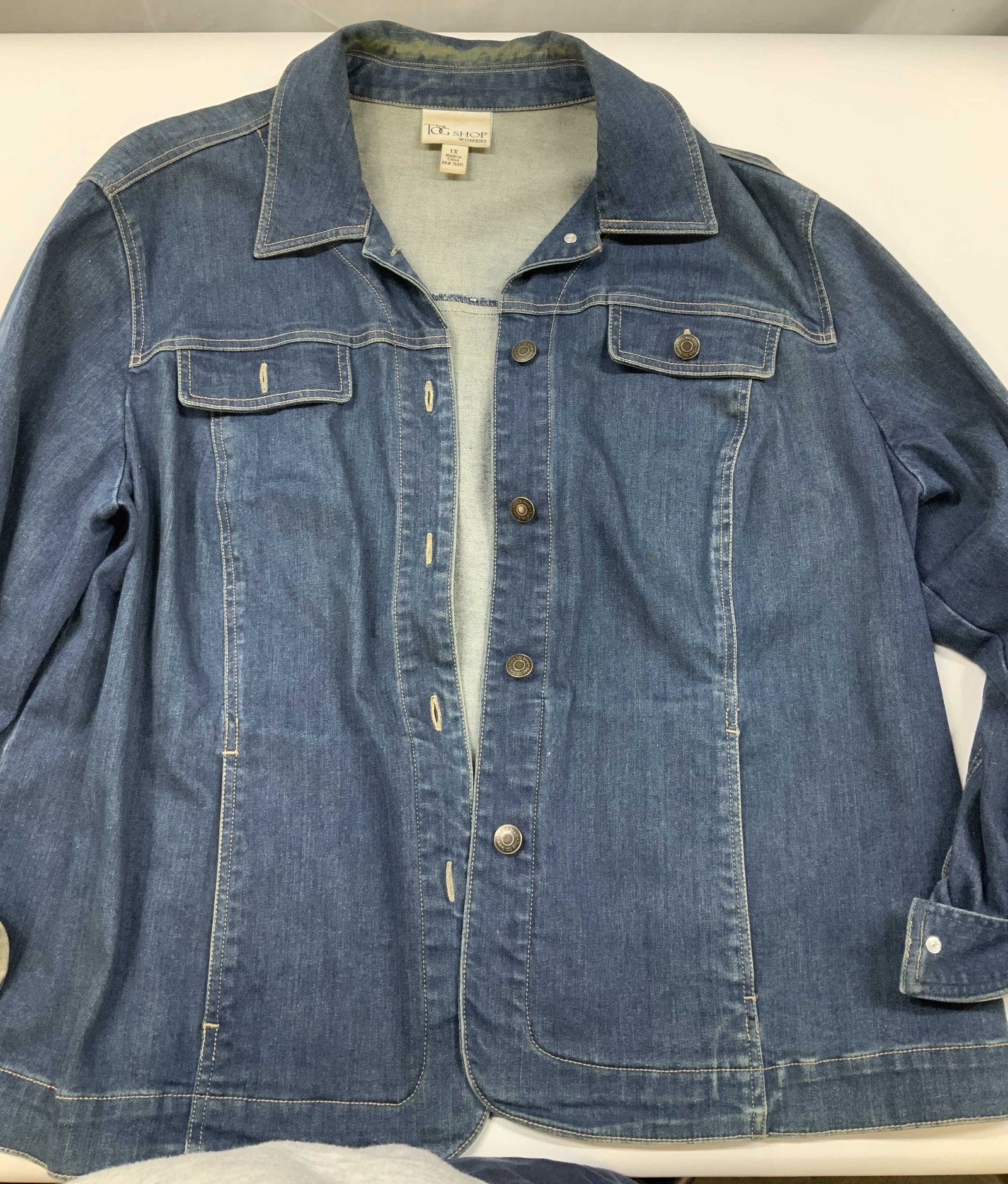 Vntg The Tog Shop denim jacket: Vintage The Tog Shop denim jacket. Made of 98% cotton and 2% spandex in size 1X. Features a relaxed straight cut aligned with a chore jacket or Shacket style. Structured with 2 welt pockets