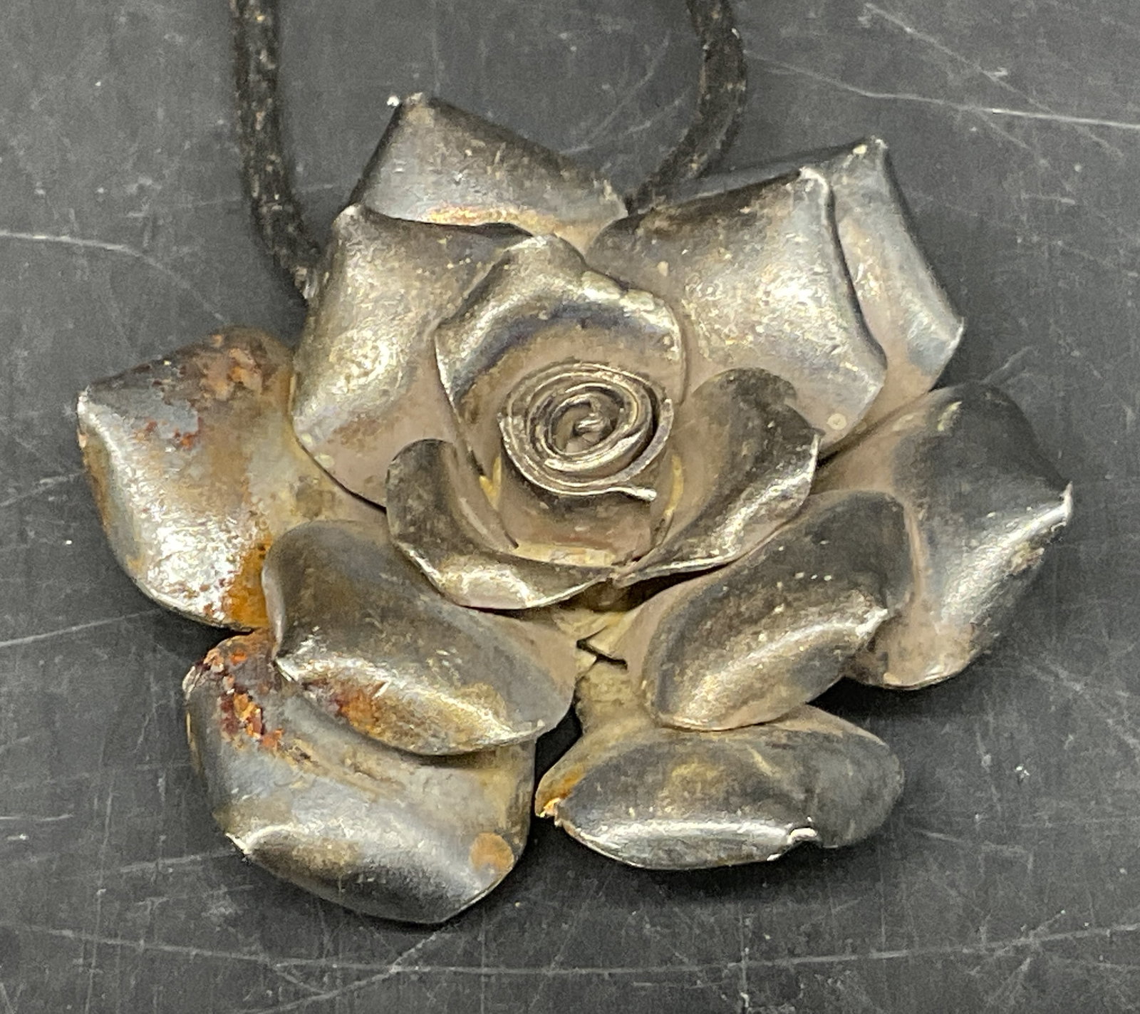 VINTAGE Silver-Toned Dimensional Rose Necklace