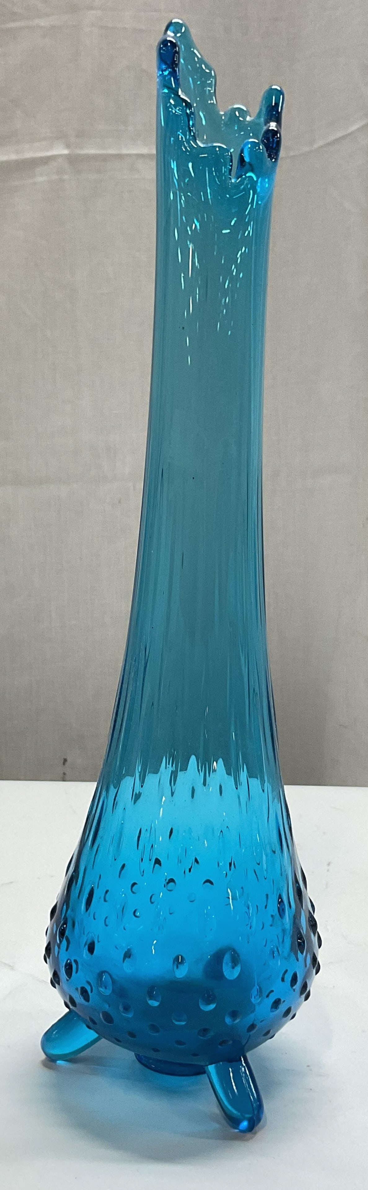 L.E. Smith Peacock Blue Hobnail Footed Swung Vase (1 of 6)