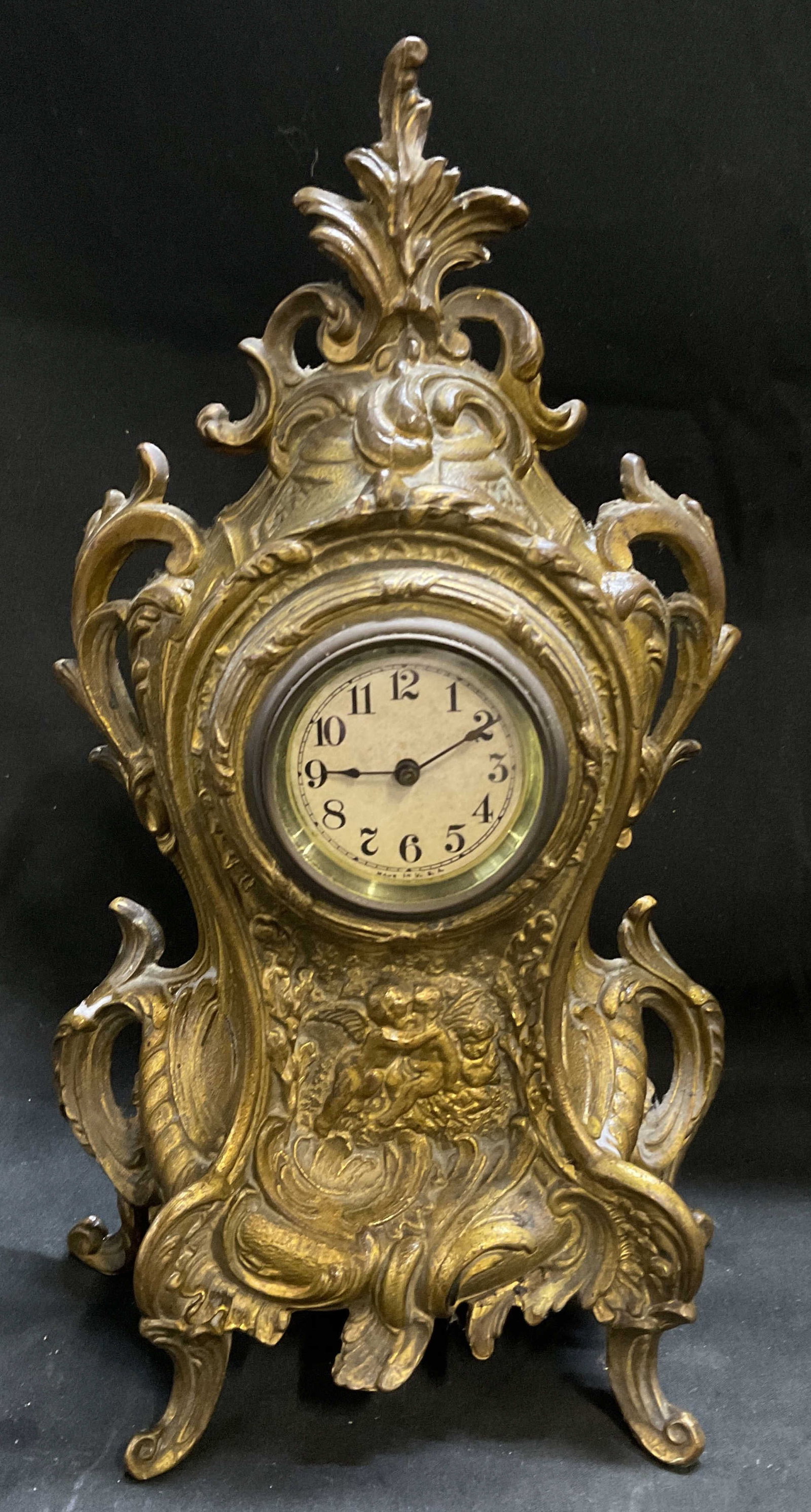 ANTQ Rococo Sty Cast-Metal Mantel Shelf Clock (1 of 6)