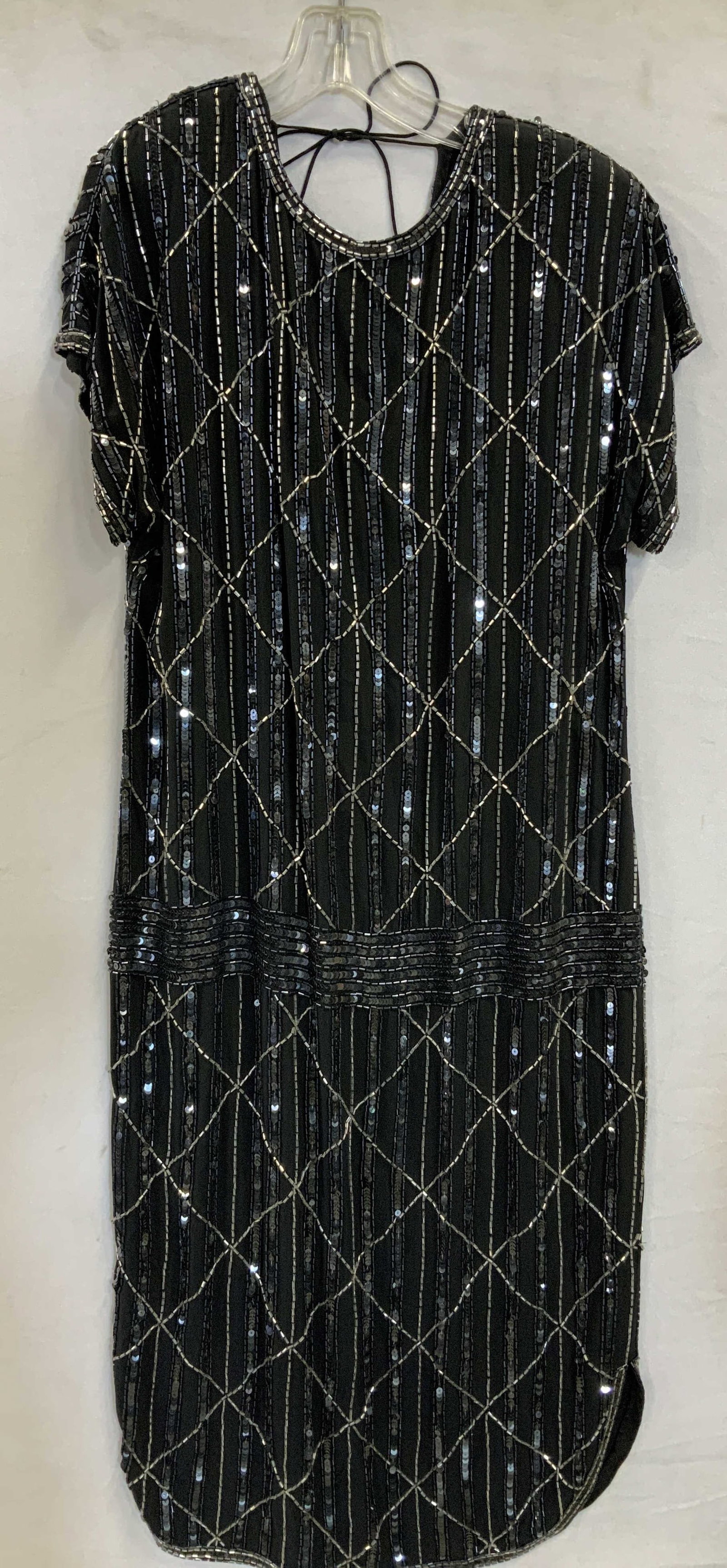 Vntg A.J.Bari silk beaded cocktail dress 1980s: Vintage A.J. Bari silk beaded dress. Dress is made of 100% silk during the 1980s. Size Medium. Fully embellished with black and clear beads that create a geometric pattern. Features a drop waist silho