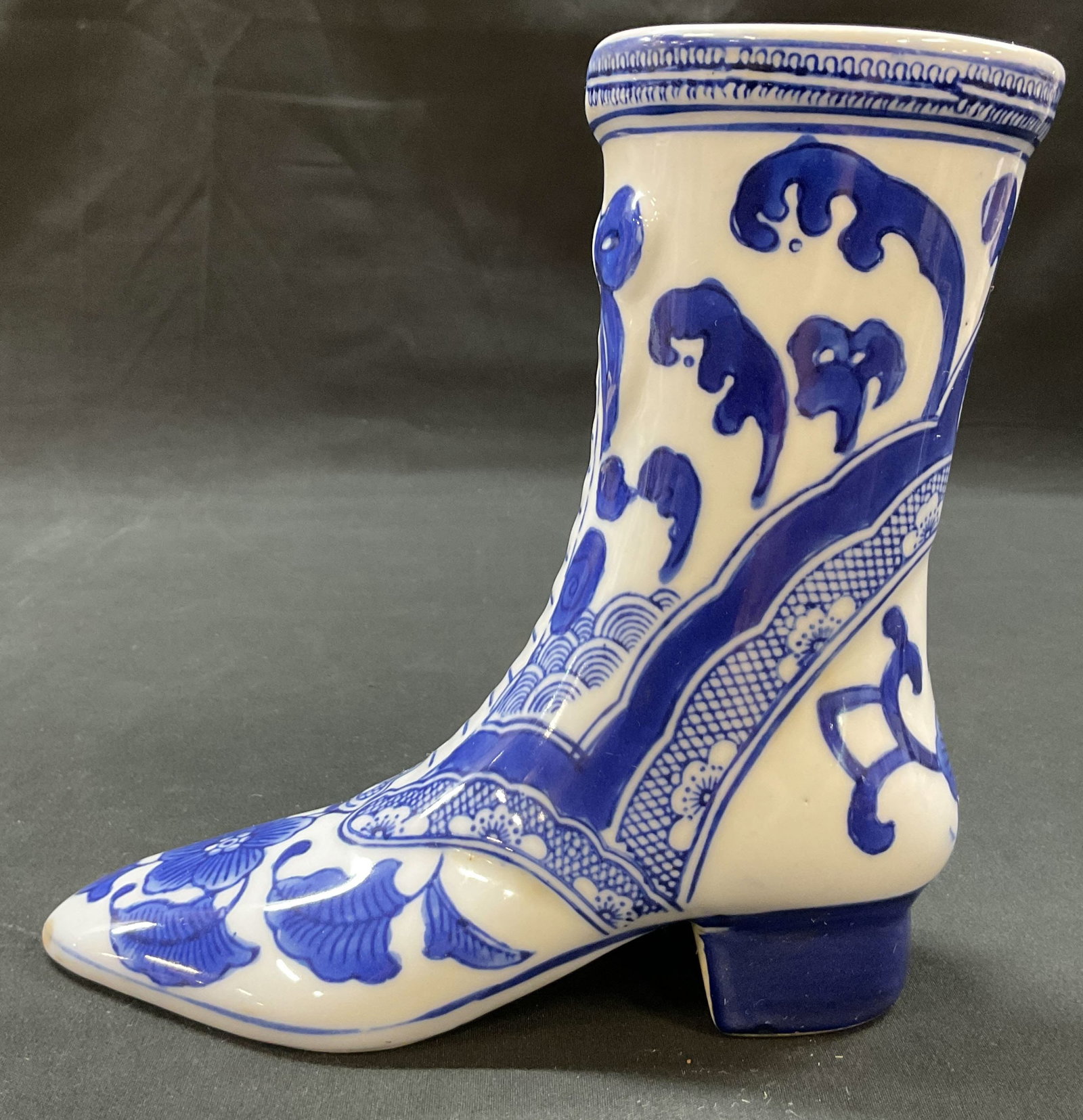 Vtg Blue & White Porcelain Boot Shaped Vase (1 of 9)