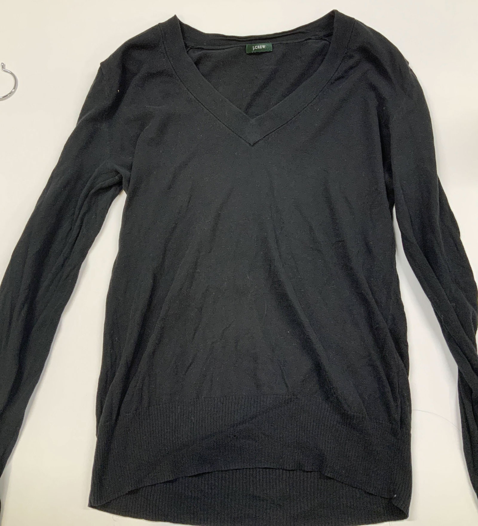 J.Crew black v neck long sleeve tee: J.Crew black v neck long sleeve tee. Features ribbed cuffs and hemline, as well as a defined neckline. No size listed, measures app 32 in chest and app 24 in length. Long sleeve t shirt, j crew , v ne