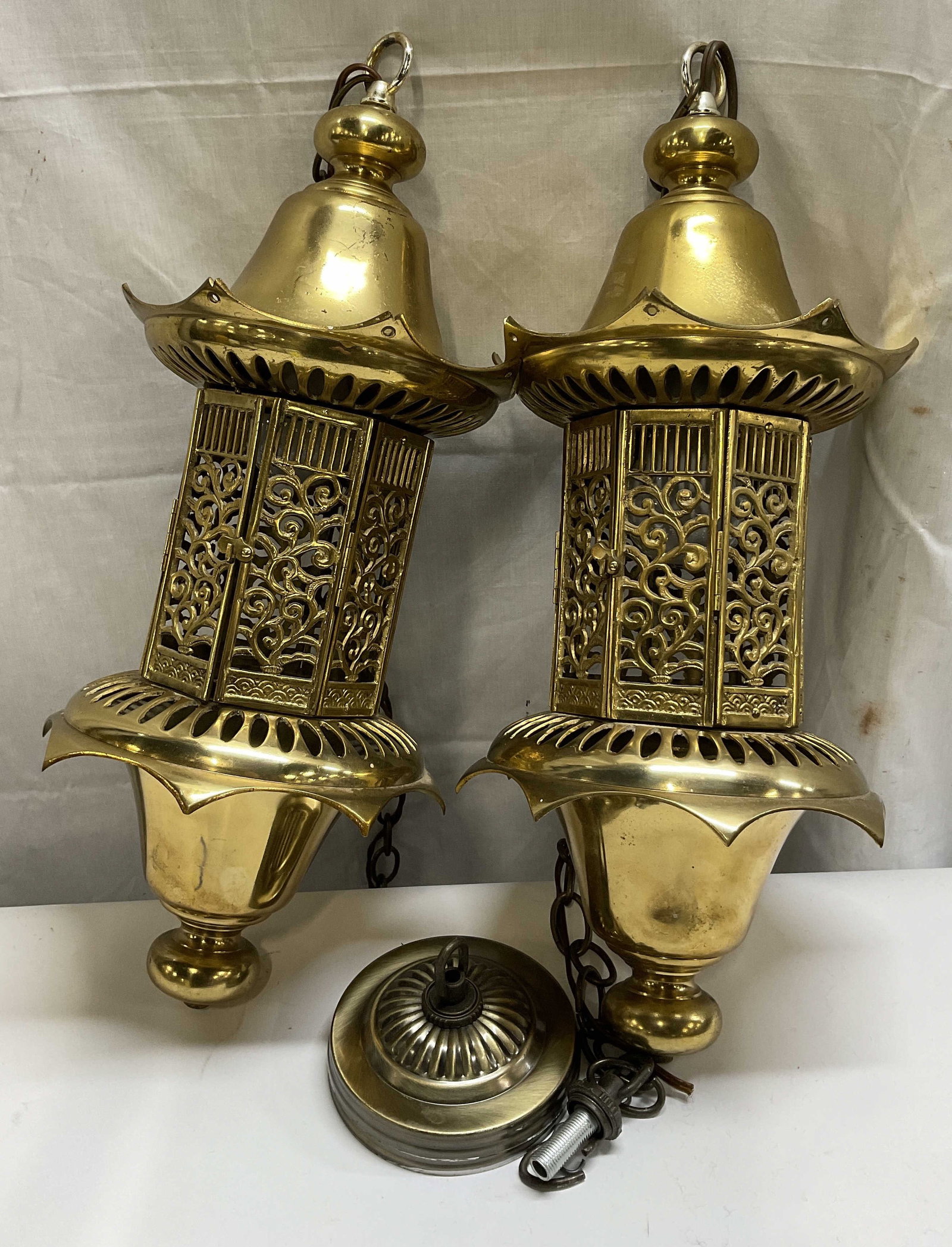 Pair VINTAGE Brass Pagoda Lanterns (1 of 7)