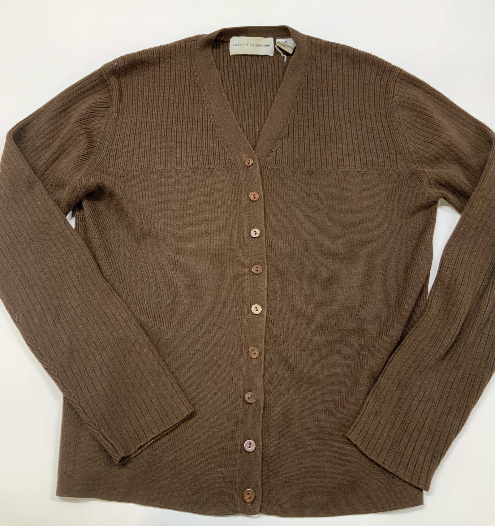 Vntg SAKS FIFTH AVENUE cardigan (1 of 6)