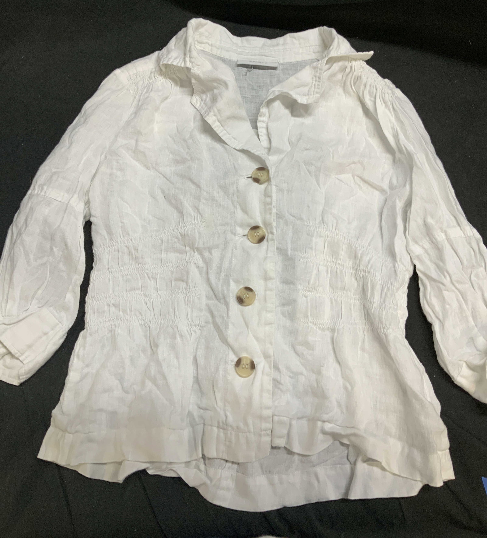 Vntg DRESS BARN lightweight top/jacket: Vintage DRESS BARN lightweight top/jacket. Versatile piece can be worn button as a stand online top or open like a jacket with a fitted t shirt or tank top underneath. Made of 100% linen in size