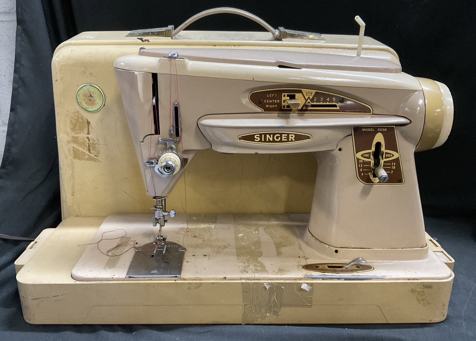 VTG 60s Singer Sewing Machine&Carrying Case (1 of 6)