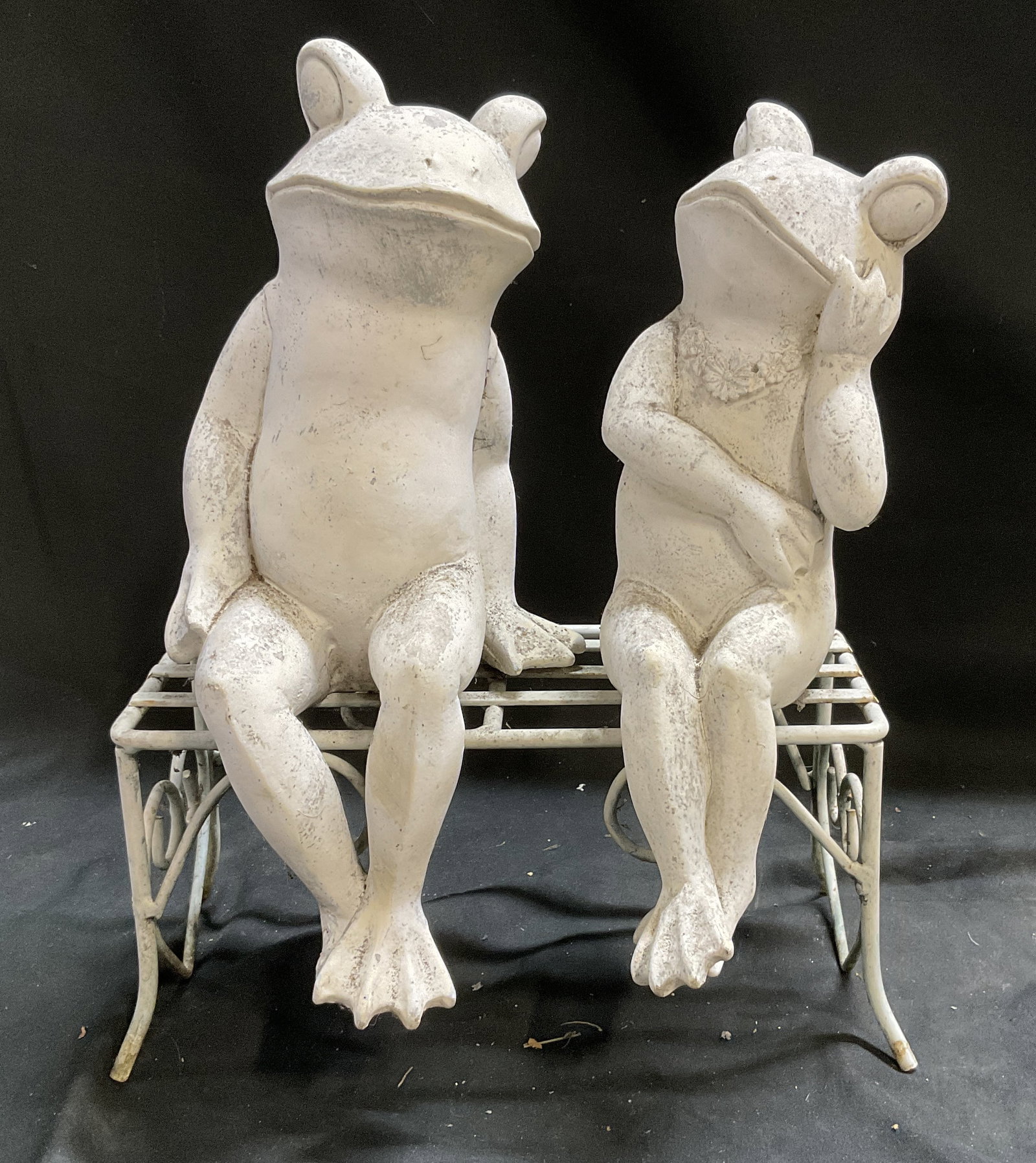 VTG Anthropomorphic Frogs On Bench Garden Statue (1 of 7)