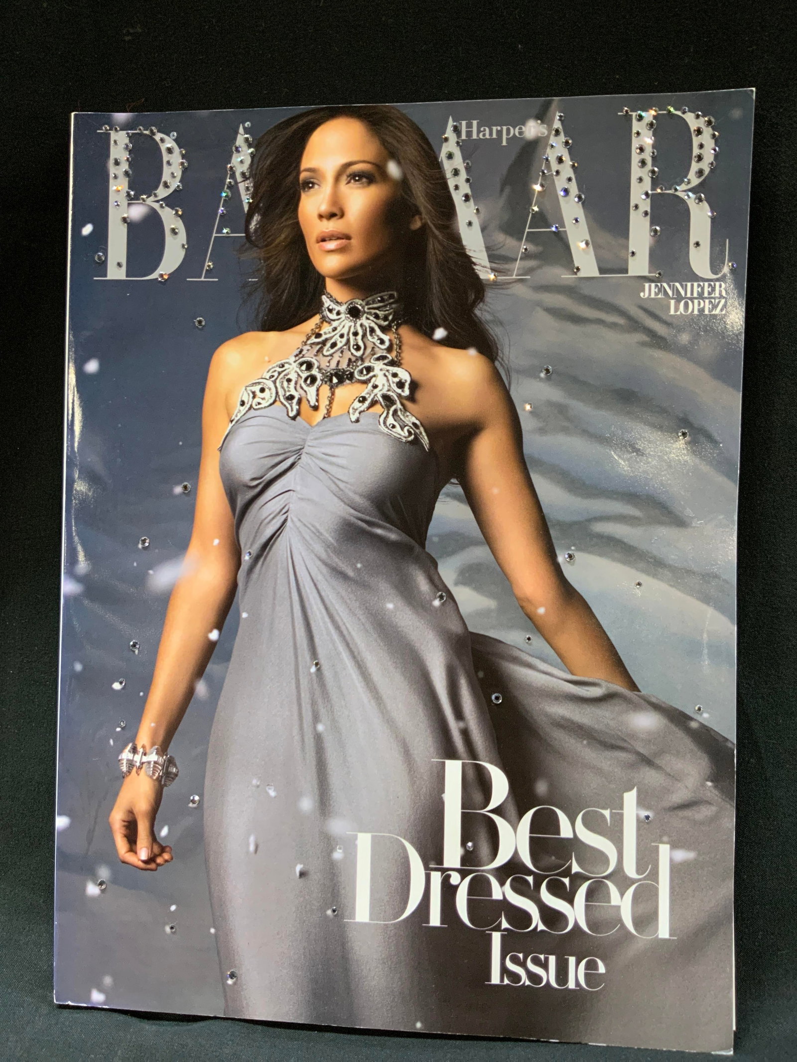 2006 Harpers Bazaar Best Dressed Issue Mag.: Harpers Bazaar December 2006 Jennifer Lopez, Best Dressed Issue Magazine. Front cover Jennifer Lopez, subscribers edition features limited edition SWARVOSKI Crystal cover. Condition consistent with ag