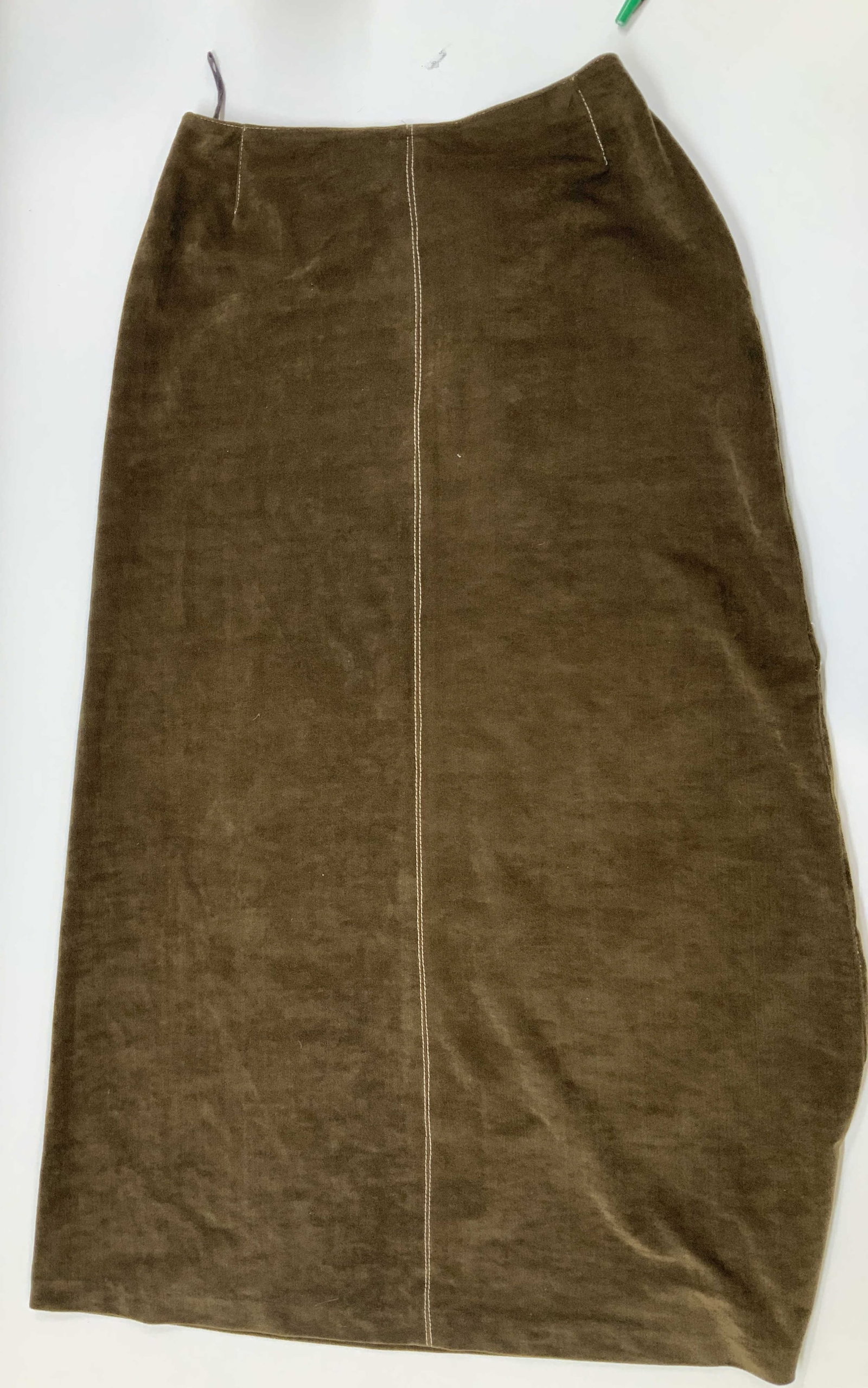 Vntg ANNA SUI brown velvet mid length skirt, USA: Vintage ANNA SUI brown velvet mid length skirt. Made in the USA from a microfiber Lycra blend in size 8. Skirt features pronounced contrast topstitching running down the side and front seems and well