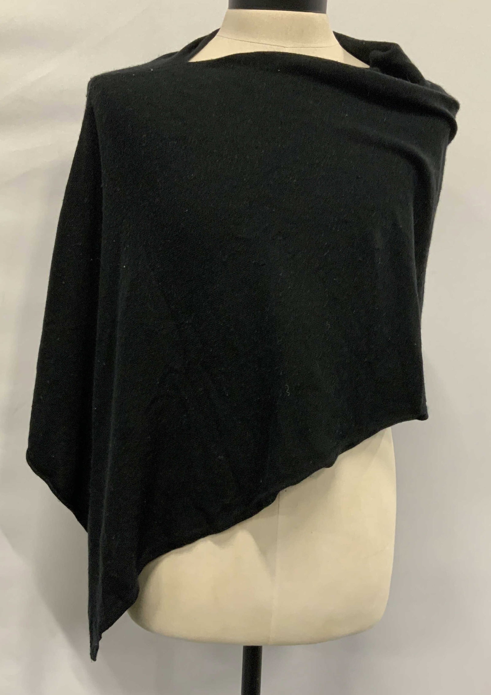 Vntg Fetching black silk and cashmere poncho: Vntg Fetching black poncho. Made of a silk and cashmere blend. Poncho features an asymmetrical hemline cascading down the side. One size fits most. Poncho, asymmetrical hem, cashmere, silk H 11