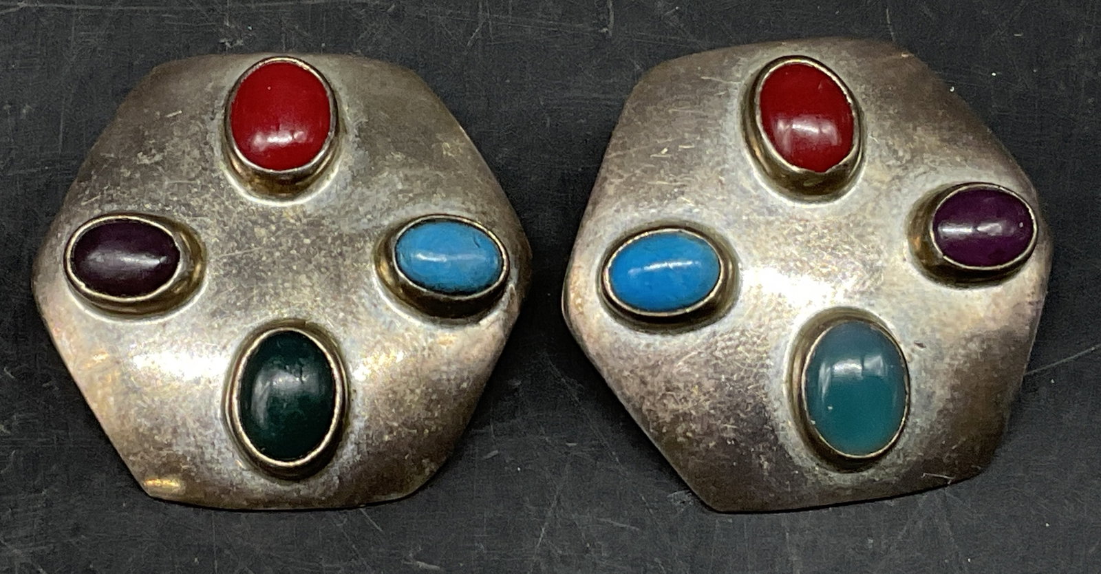 Vtg Mexican Modernist Sterling&Gemstone Earrings: Vintage Mexican Modernist Sterling Silver Hexagon Clip-On Earrings. Marked 925. Features multi-colored semi-precious gemstones. Appears to be turquoise, coral, amethyst, and aventurine. Tested with
