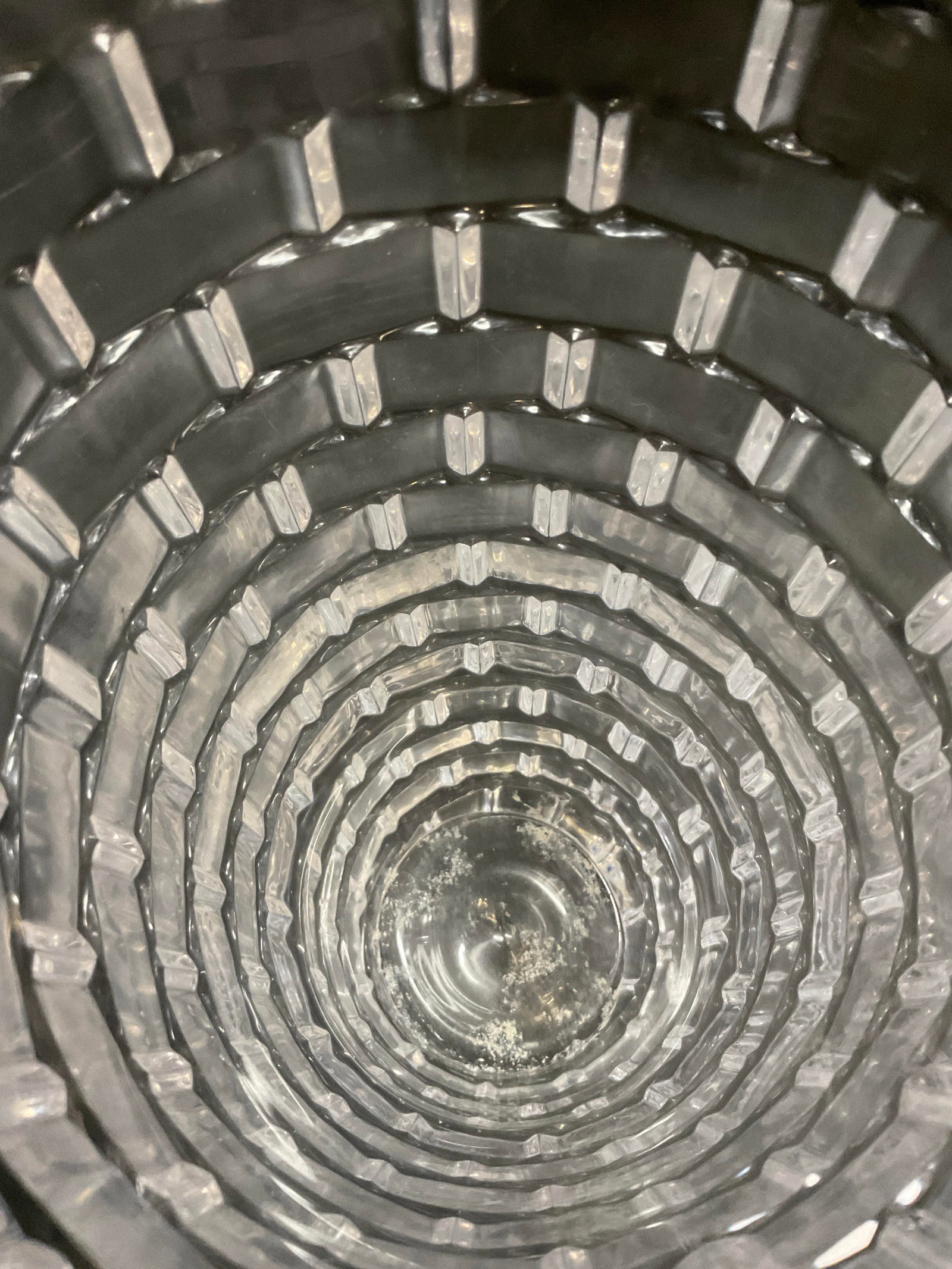 Heavy Crystal Block Pattern Vase - 3