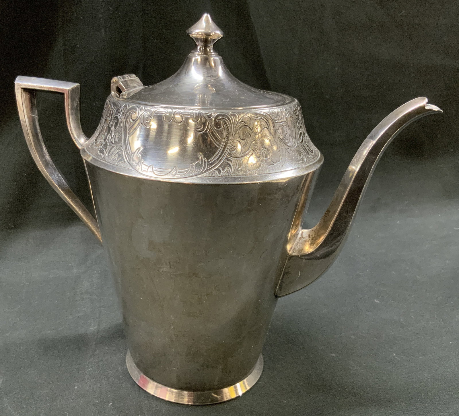 Vtg c.1930s Rogers Silverplate Coffee Pot (1 of 6)