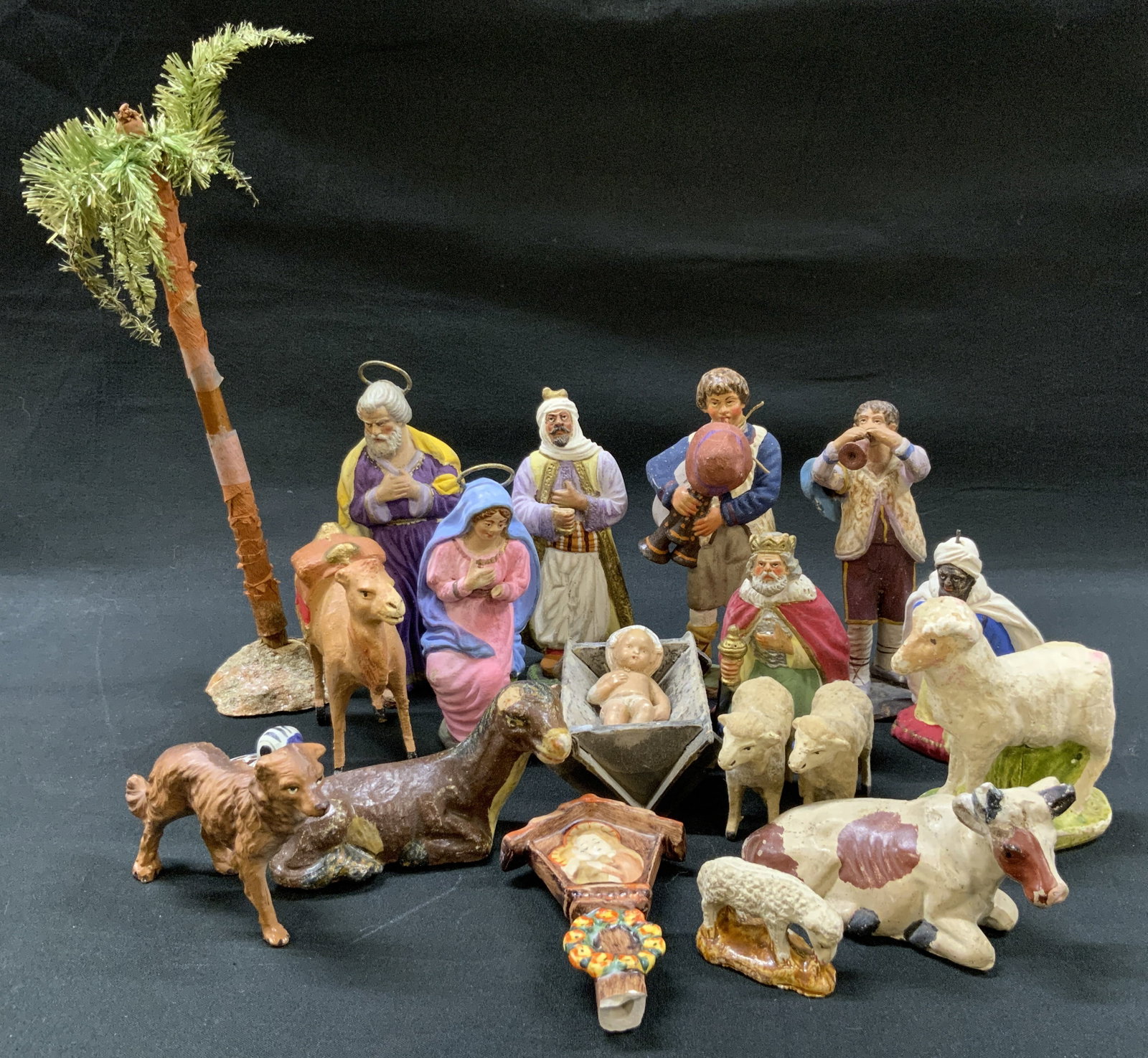 Vtg MxdLt19 EU+MX Clay Figurines (1 of 11)