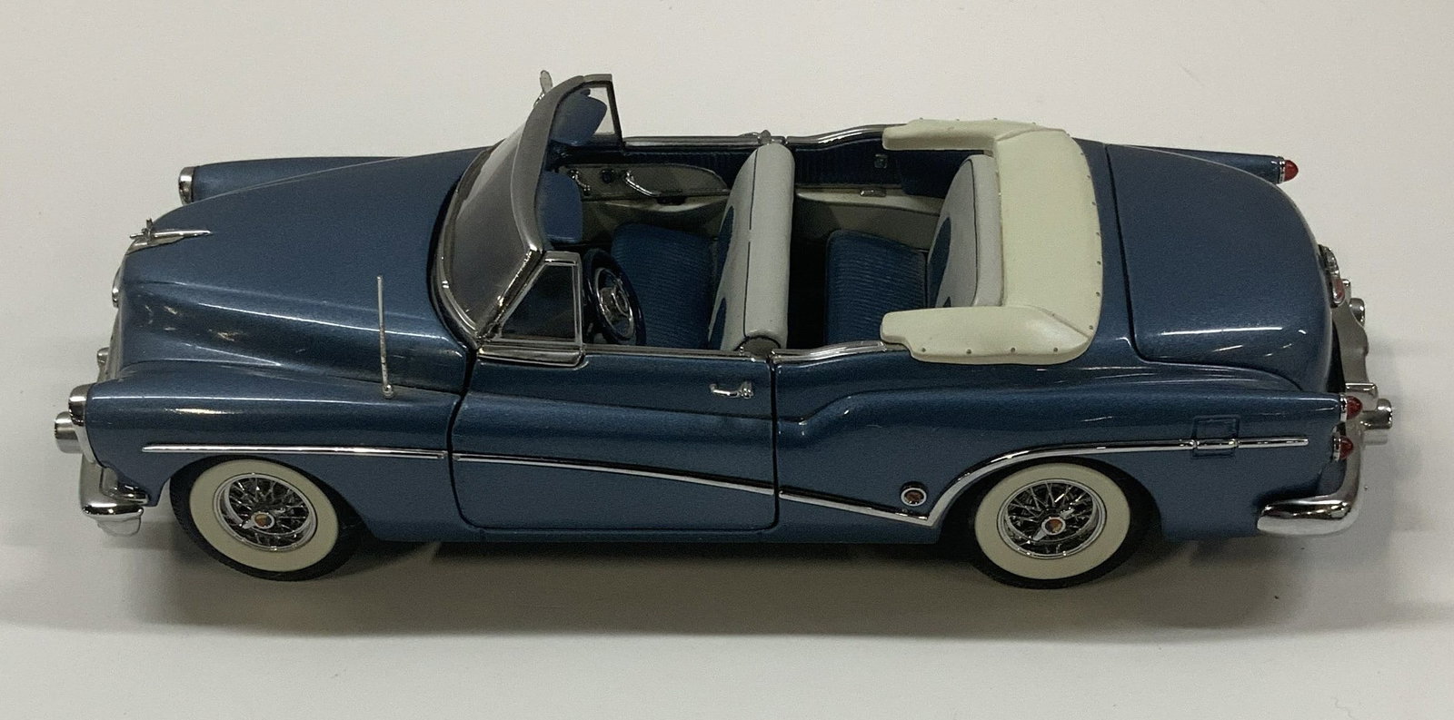 Vntg 1953 Buick Skylark Convertible model car (1 of 10)