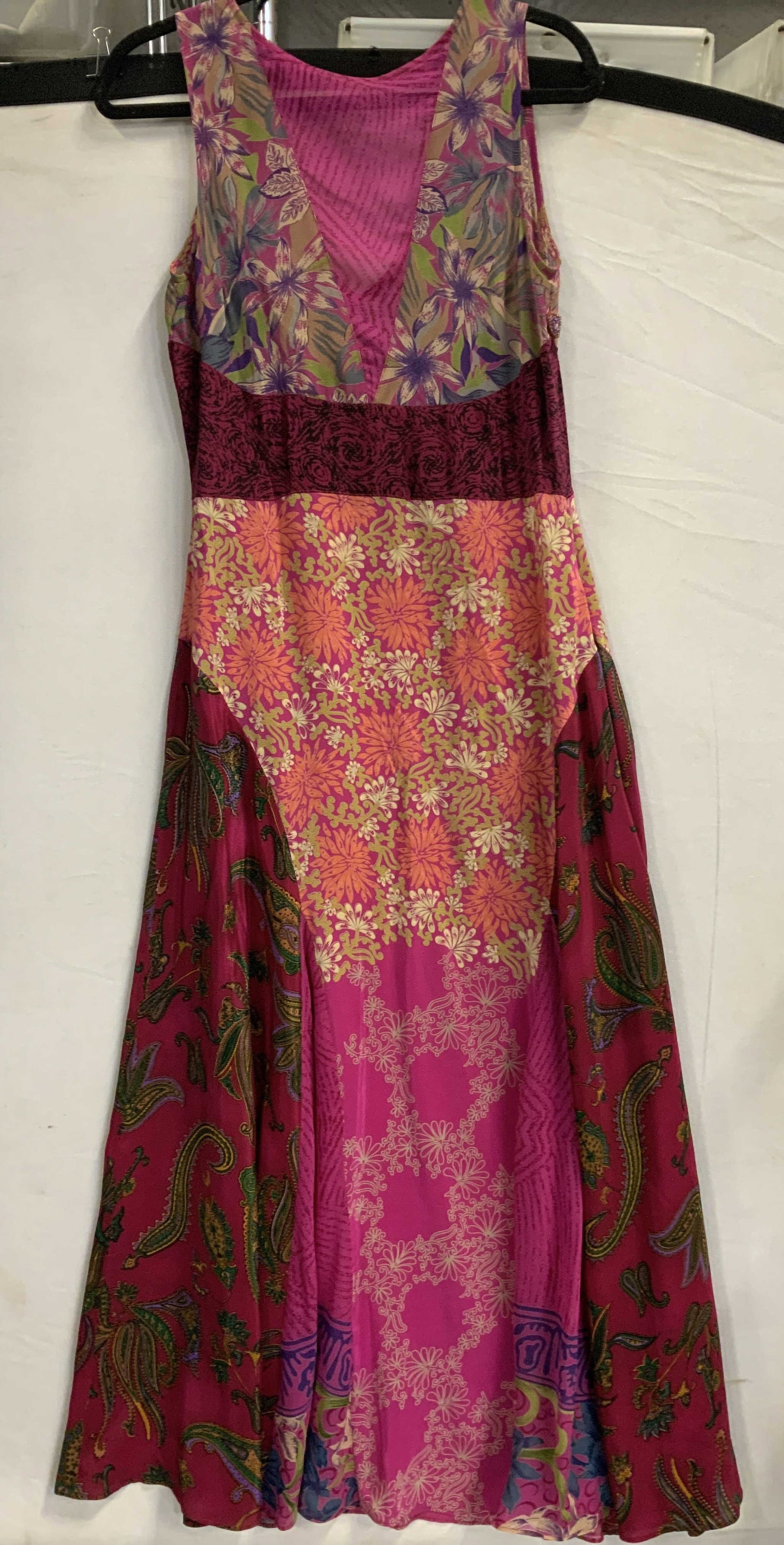 Vntg TERRITORY AHEAD silk patchwork maxi dress: Vintage TERRITORY AHEAD silk patchwork maxi dress. Made from 100%silk in size 8. Features a mixed floral and paisley patchwork design. It incorporates contrasting panels of bright pink, coral orange ,