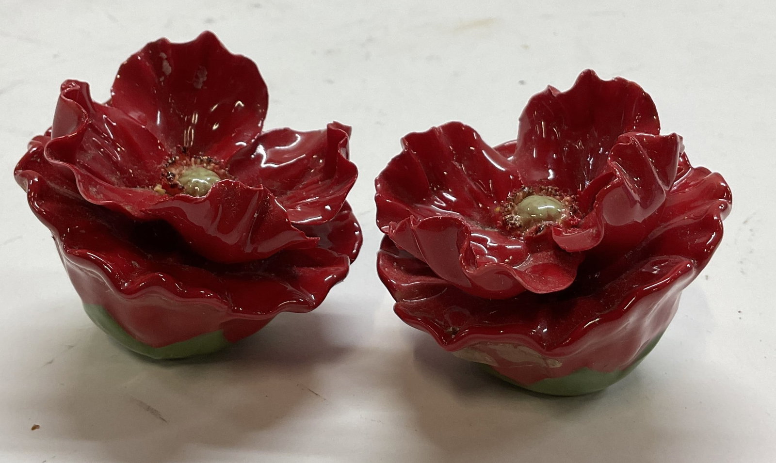 Vintage Poppy Flower Salt & Pepper Shakers: Vintage poppy flower ceramic salt and pepper shakers. Ruffled red poppy flower shape, scalloped edge. Green leaves near bottom. Red and green glazed, glossy finish. Measures ht approx 2 inches diam ap