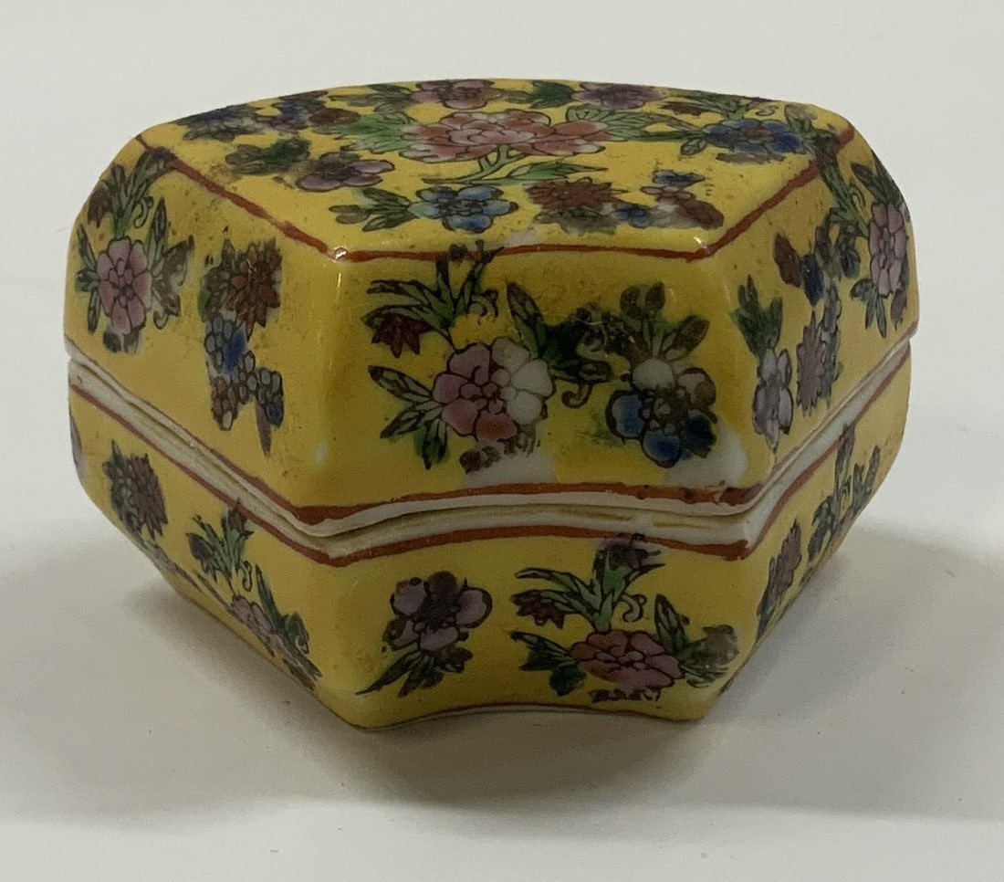 Vntg Chinese fan shaped porcelain trinket box: Vintage Chinese fan shaped porcelain trinket box. It is made if hand decorated preceding with over glaze enamel. Features multi colored Penney and floral motifs over a vibrant yellow background. Chine