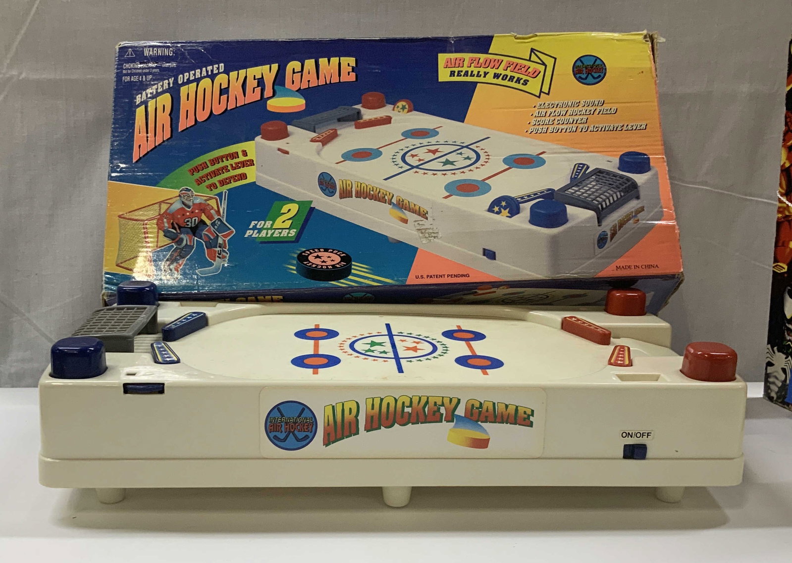 Vntg table top battery operated air hockey game. (1 of 7)