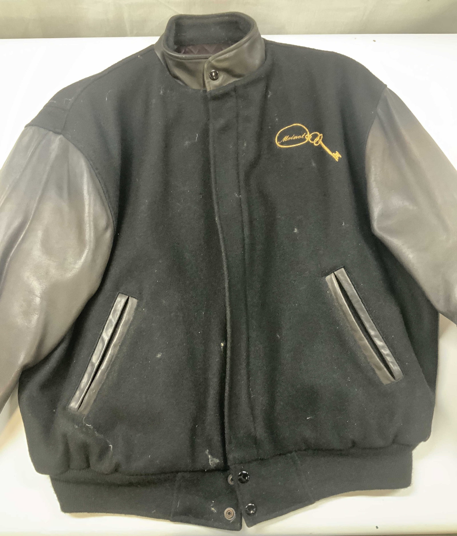 Vntg The Grand Hotel the Musical bomber jacket: Vintage The Gand Hotel the Musical bomber jacket. the Grand hotel the Musical was a Broadway show that ran from 1989-1992 that won 5 Tony awards. Made in the USA in size medium. Jackets of heavy