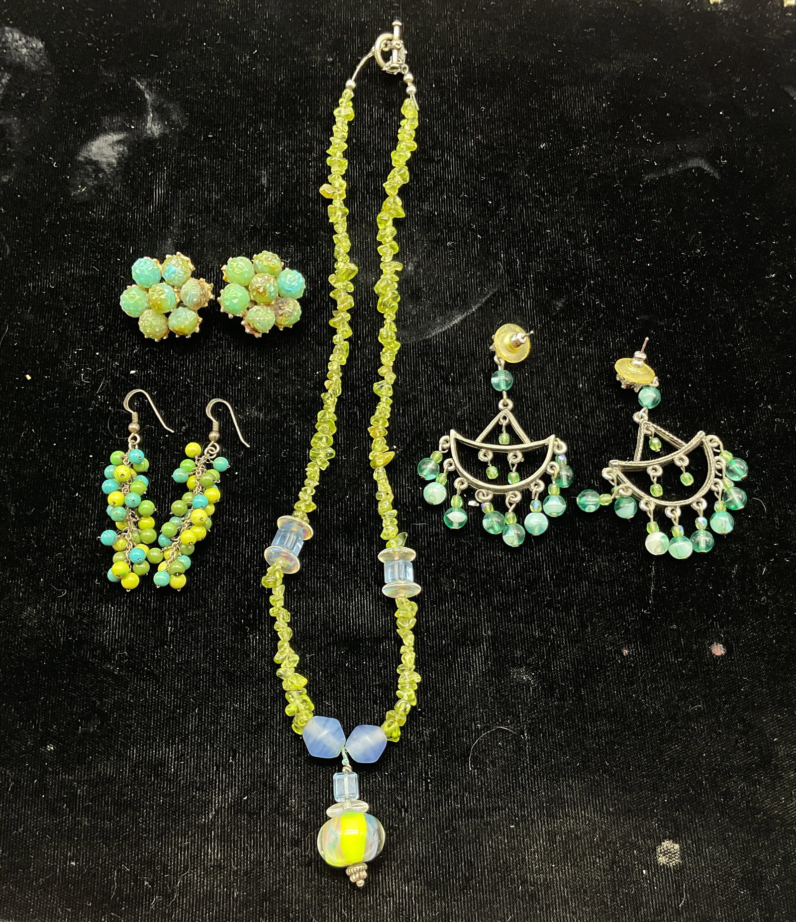 Lot 4 Vtg Mx Beaded Earrings & Necklace Sterling+: Lot of 4 vintage mixed beaded earrings and necklace. Green beaded necklace with floral drop bead design. Composed of irregular green gemstone chips, appears to be peridot. Tested with Presidium Gem Te