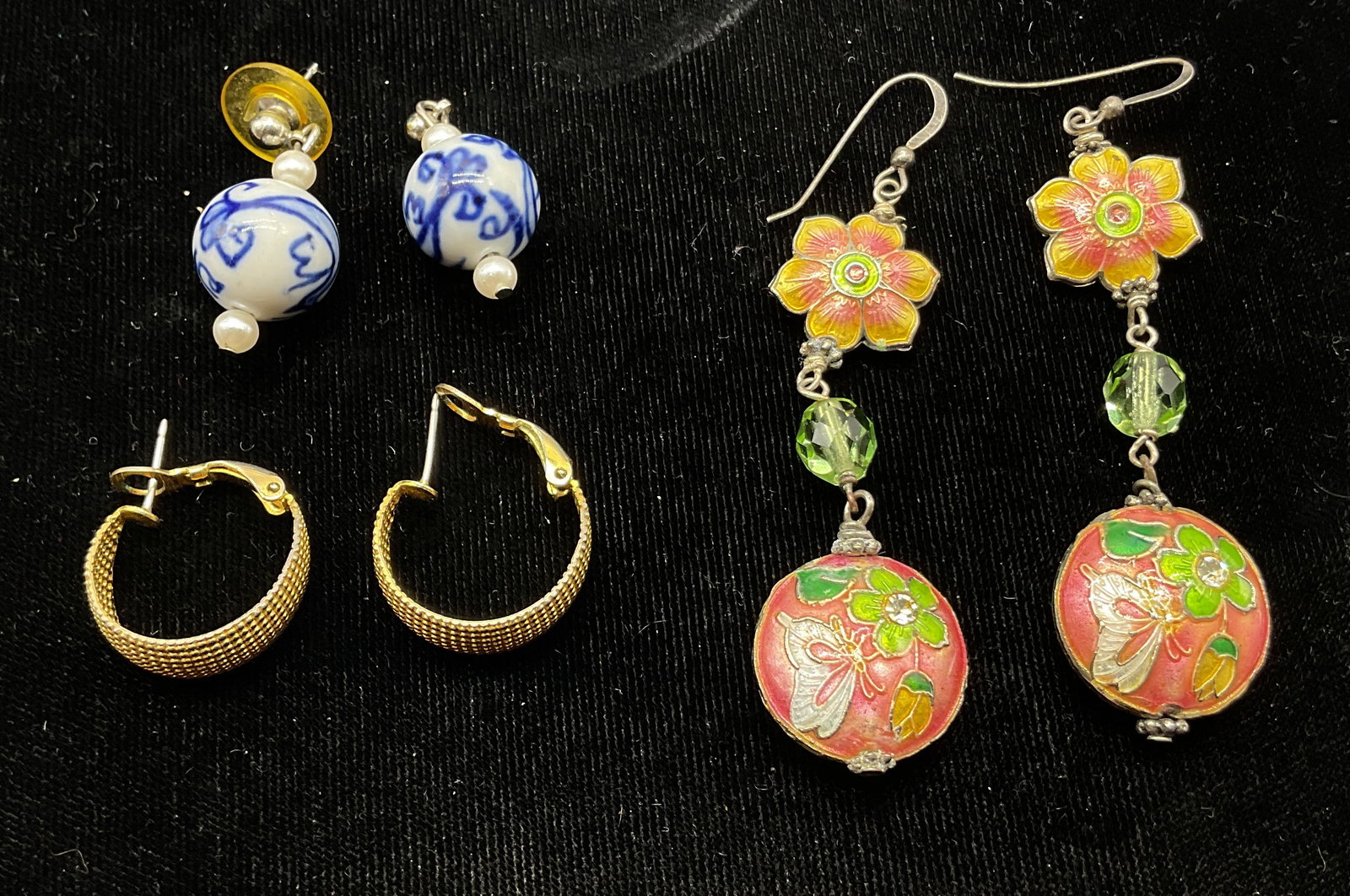 Lot 3 Vintage Assorted Dangle Earrings: Lot of 3 vintage assorted dangle earrings. Gold toned textured earrings. White glass beaded earrings with hand painted blue design. Pink enameled cloisonne floral earrings, beads and rhinestones. Dang