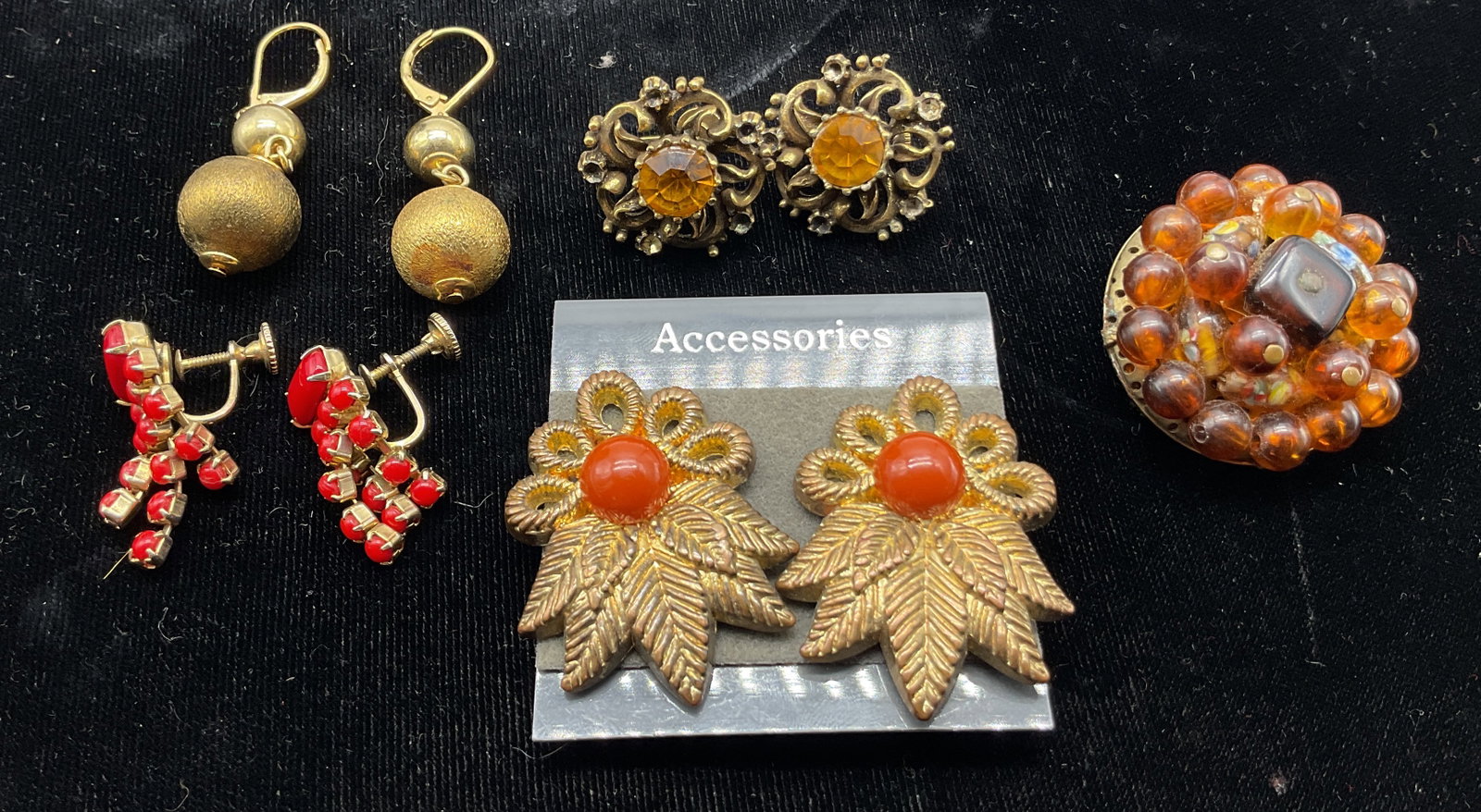 Lot 5 Vintage Mixed Earrings & Brooch Coro+ NWT: Lot of 5 vintage mixed earrings and brooch. One pair of earrings is new with tag, gold toned leaf with orange lucite. One pair of earrings marked Coro, gold toned floral with orange rhinestone. Gold