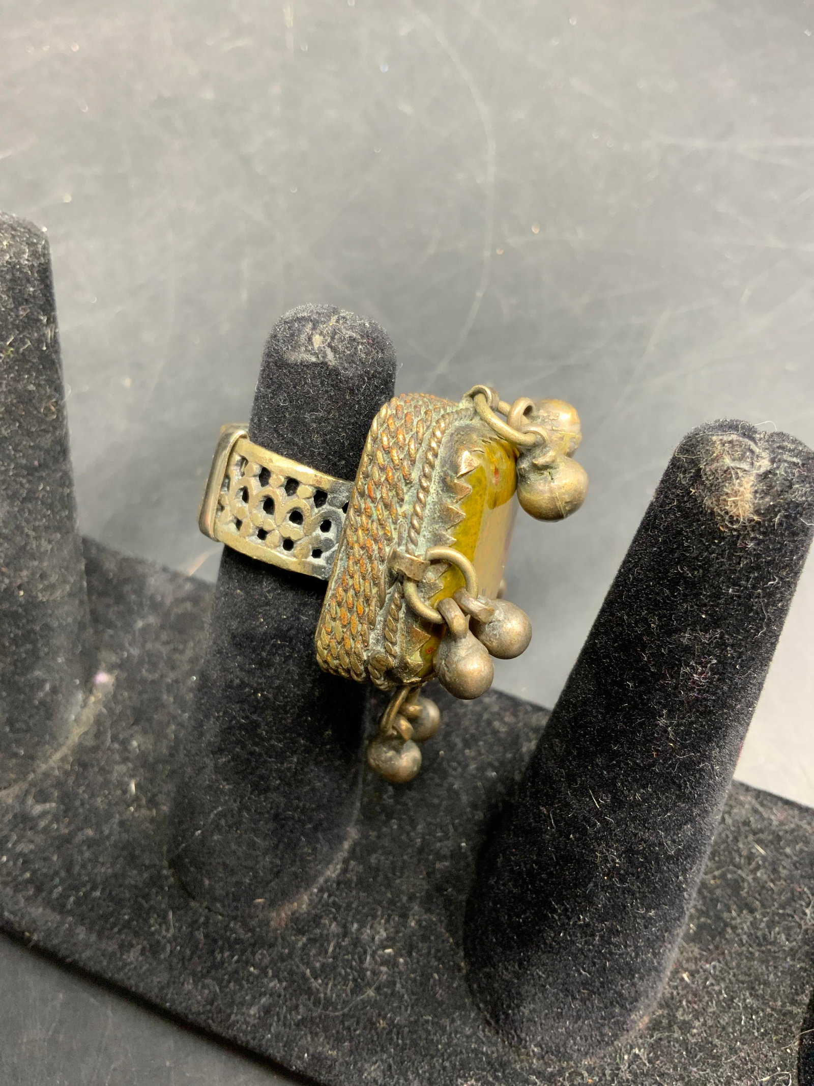 Vntg Amulet Silver Stone Bead Ring - 5