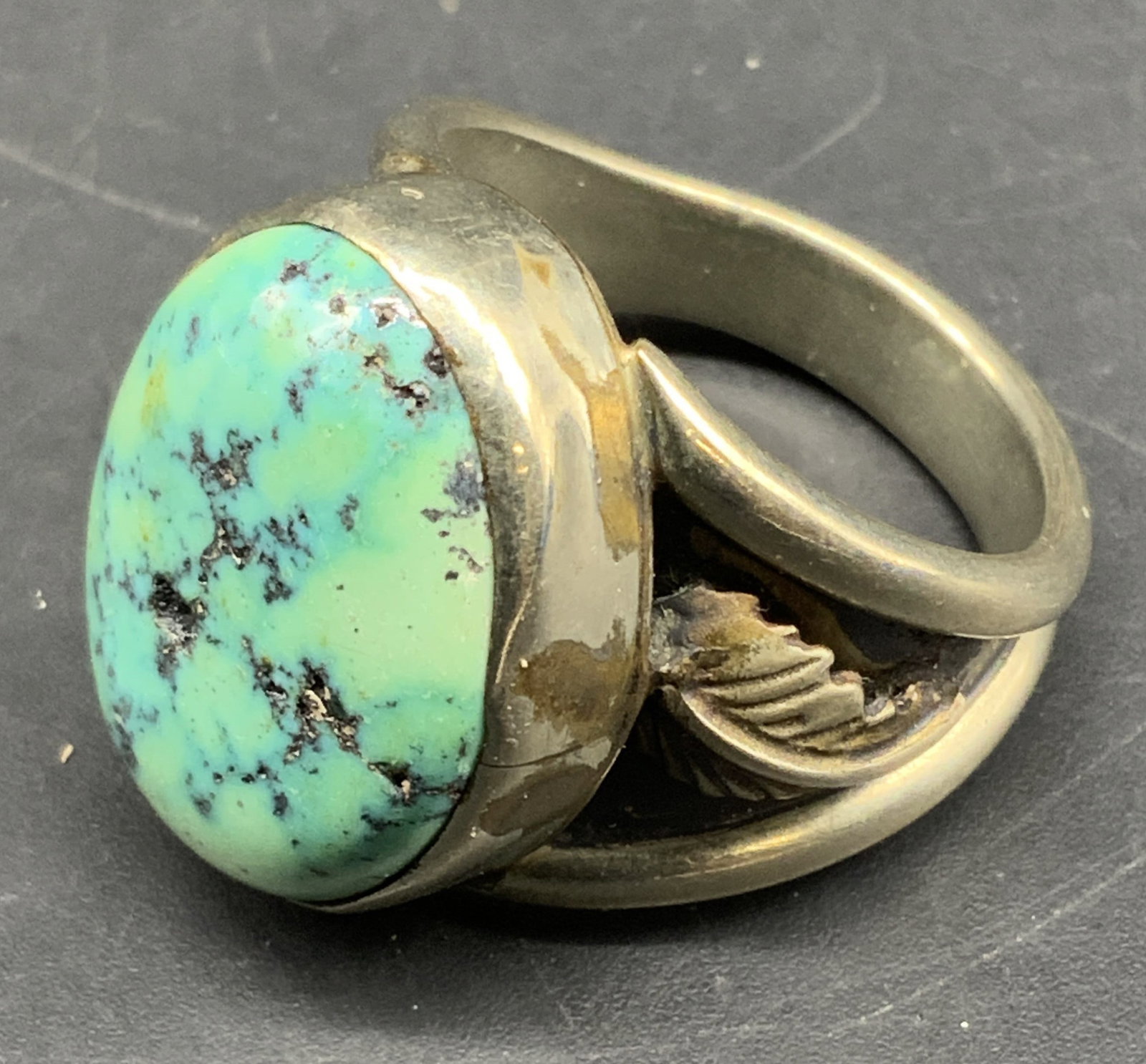 Vintage Navajo Inspired Turquoise Slvr Ring: Vintage south west Navajo I spied silver tone ring with large oval turquoise cabochon, surface measures app .75 inches, cocktail statement ring, wide silver toned band with leaf designs -j