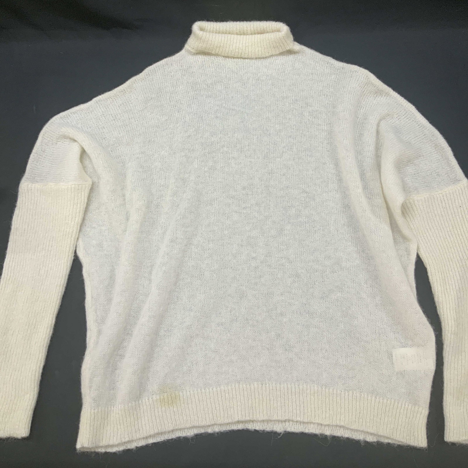 Vntg Transit Par Such alpaca sweater, Italy: Vintage Transit Par Such sweater. Made from 55% Alpaca, 35% nylon, and 10% wool in Italy for size medium. Features a relaxed slightly oversized body and dropped shoulders for a slouchy look. The most