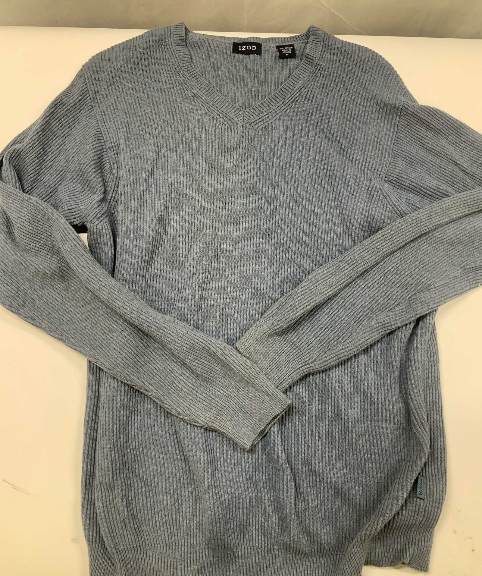 Vntg IZOD ribbed blue seater: Vintage IZOD ribbed blue sweater. Made of 100% cotton in Jordan , size medium. The style incorporates a strutted v neckline with multi ribbed retaking around the neckline. Features an all over