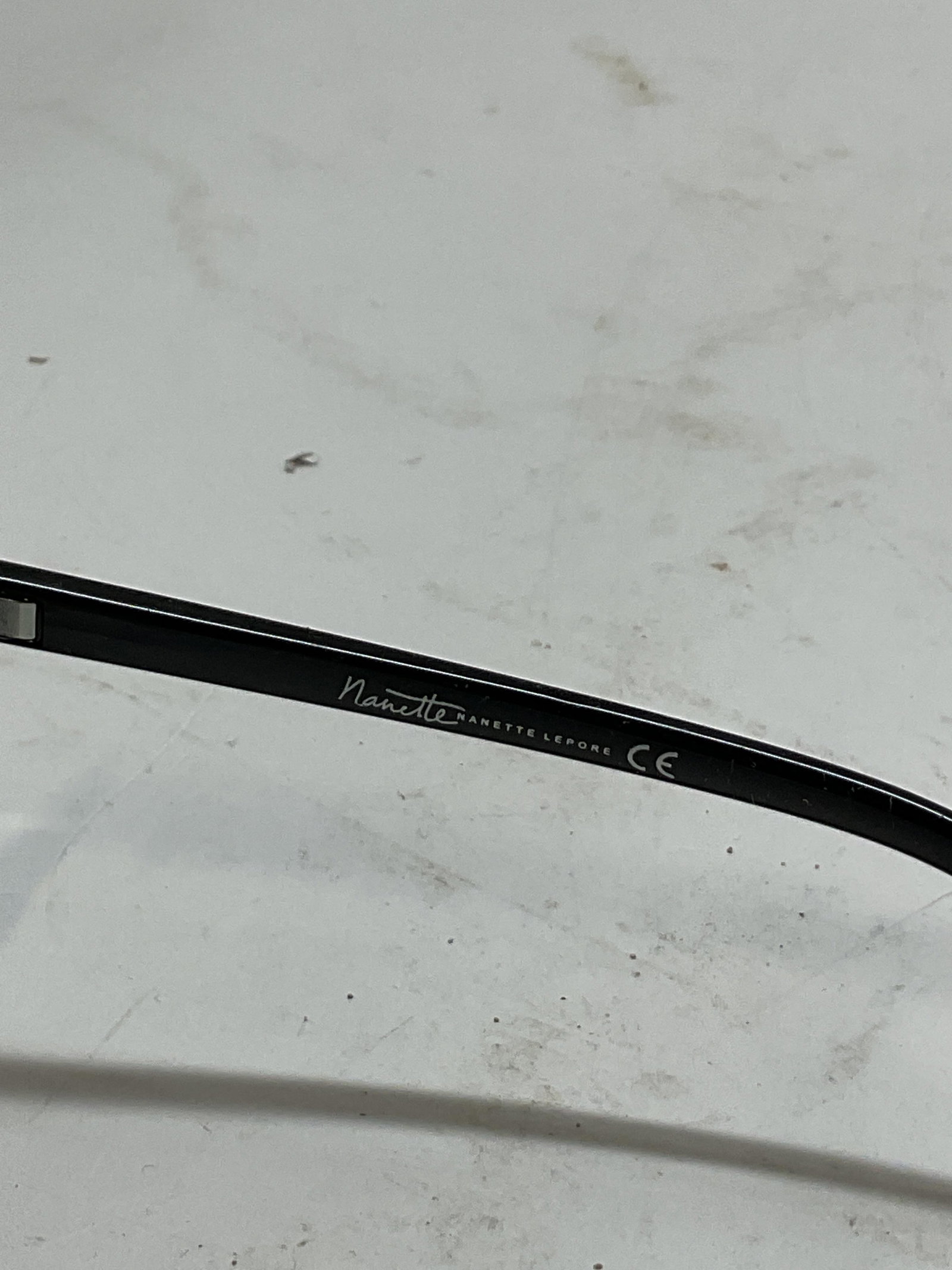 Lot 7 Assorted Sunglasses - 10
