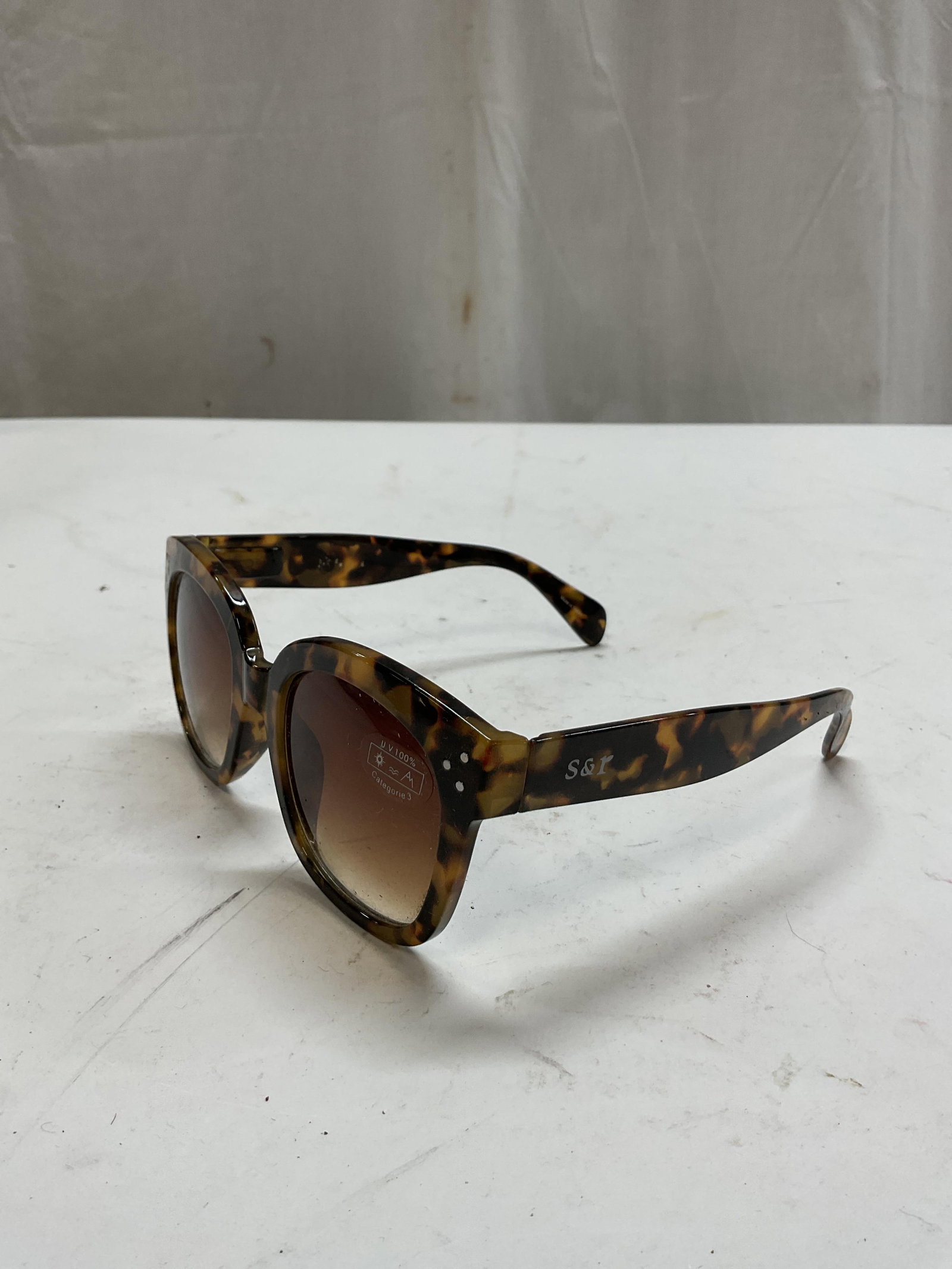 Lot 7 Assorted Sunglasses - 11